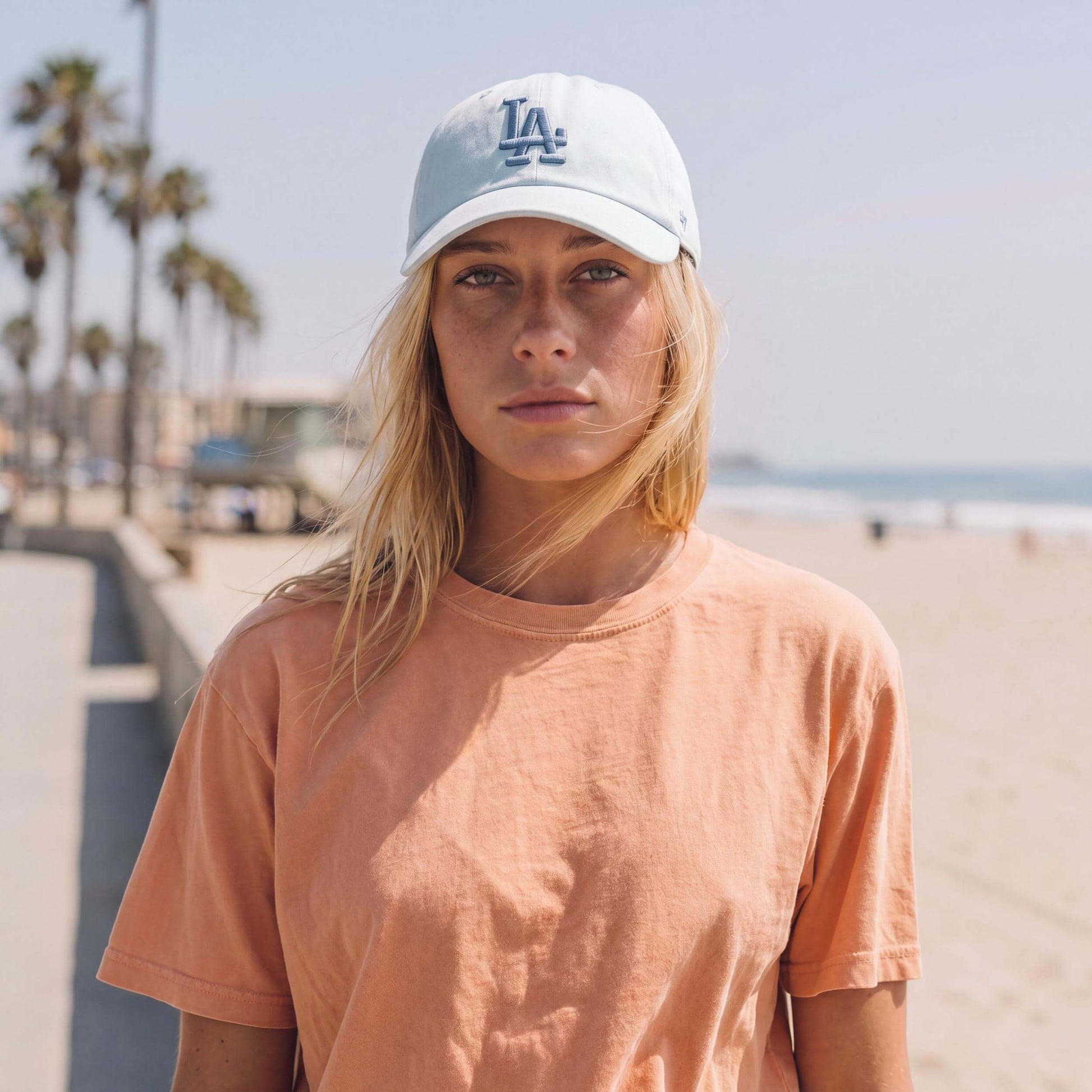 hellblau (female-model)
