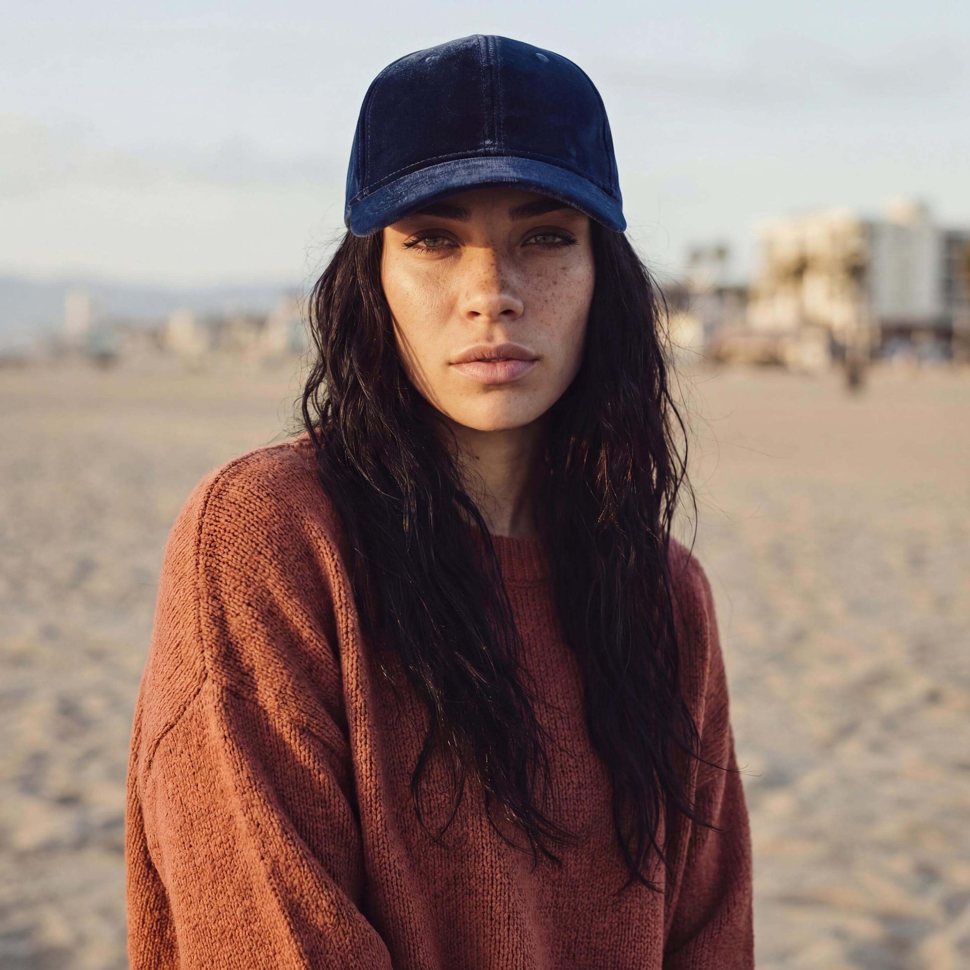 dunkelblau (female-model Sandra Smith)