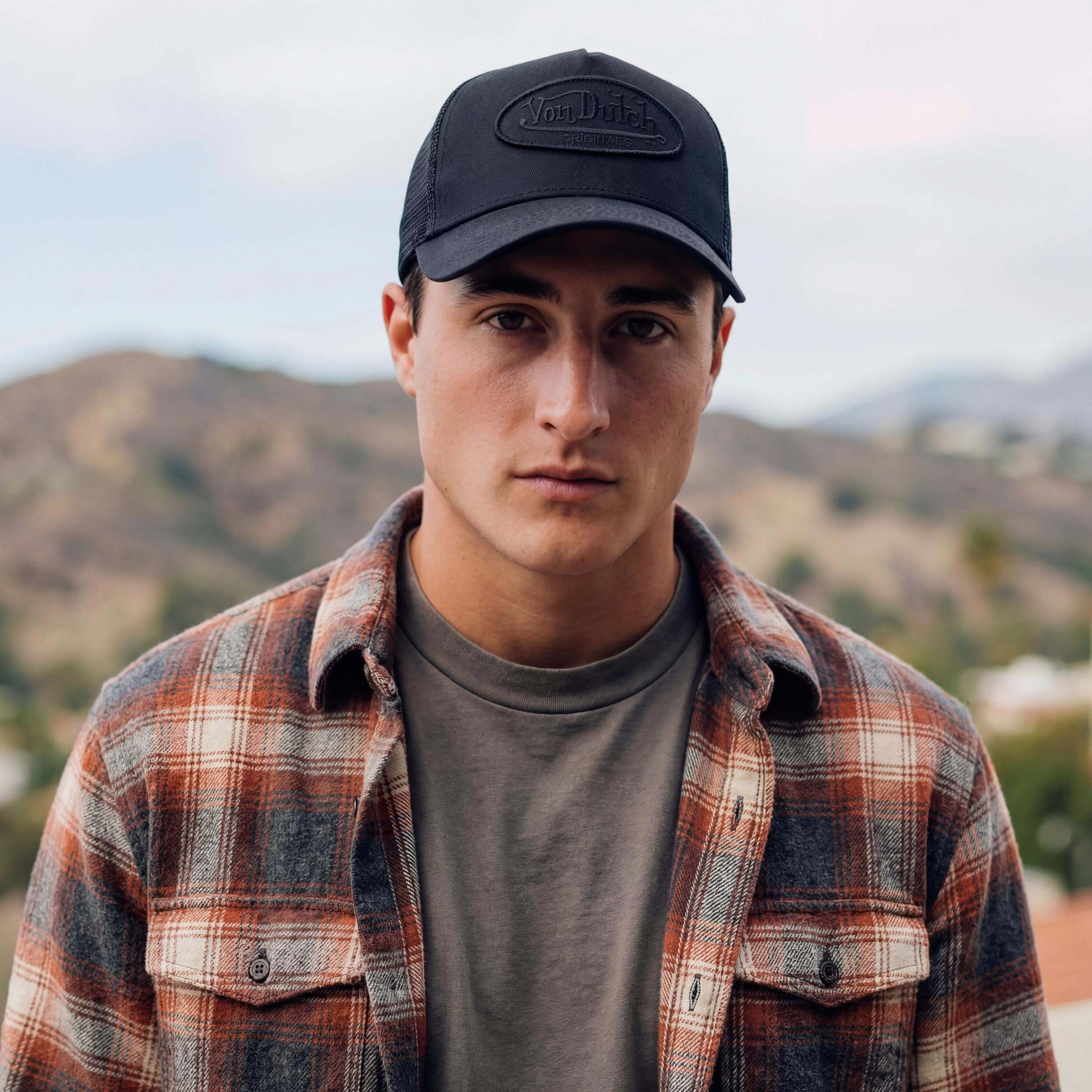 schwarz (male-model James Lavender)