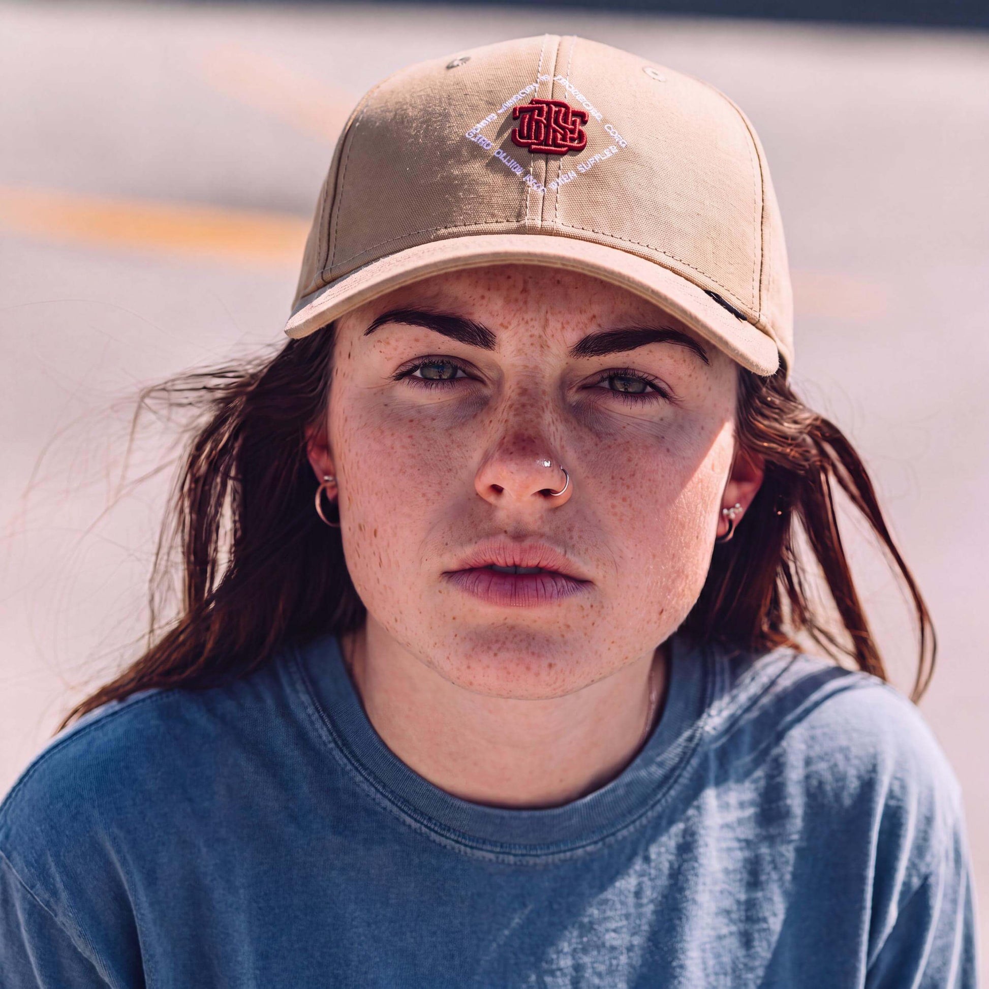 khaki (female-model Jessica Paulic)
