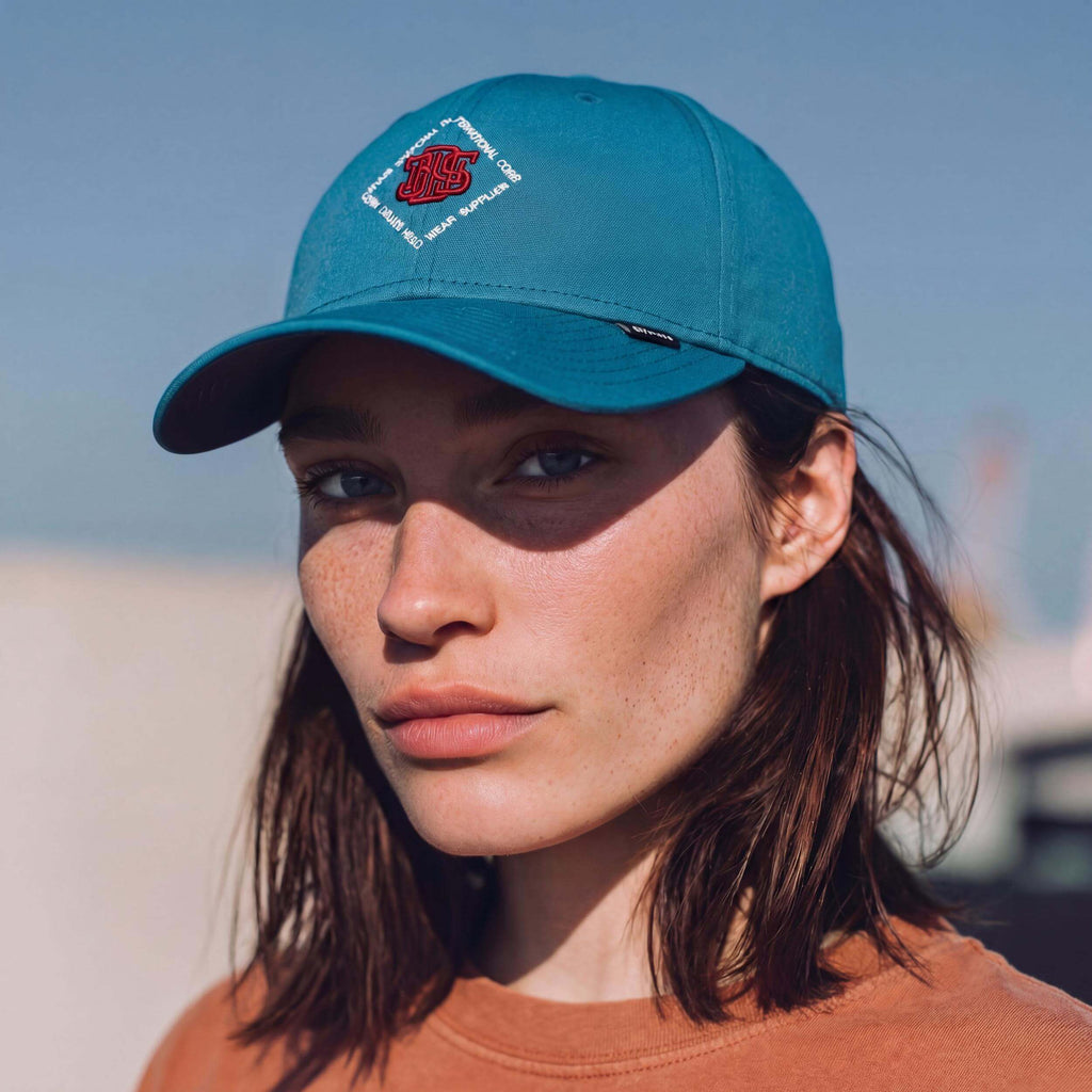 royalblau (female-model Natalie Polino)