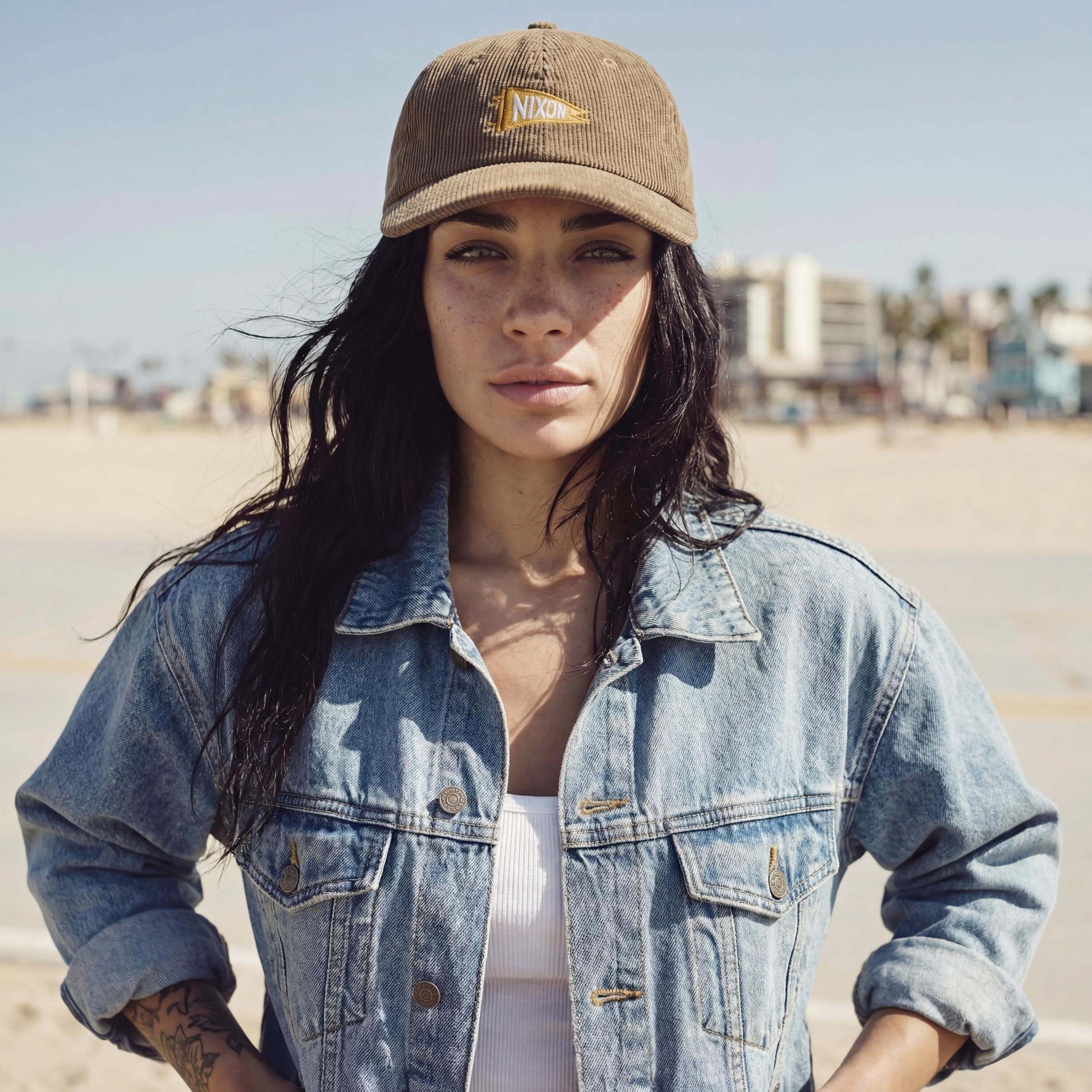 helloliv (female-model Zara Slater)