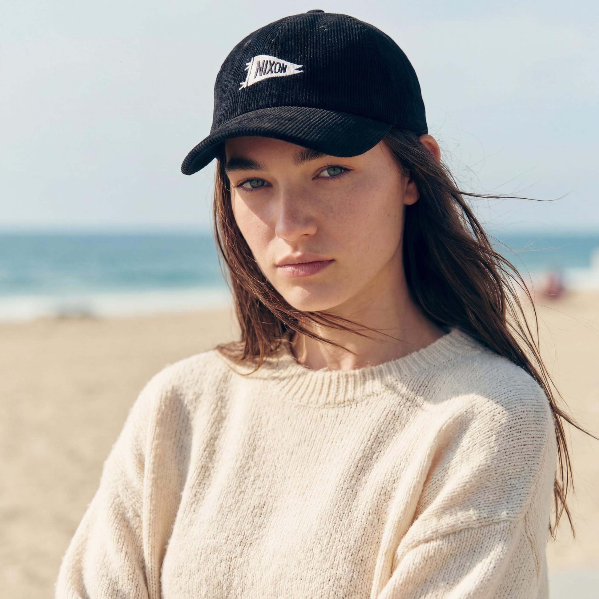 schwarz (female-model Annabel Oharra)