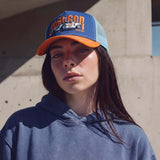 blau (female-model Nicole Capman)