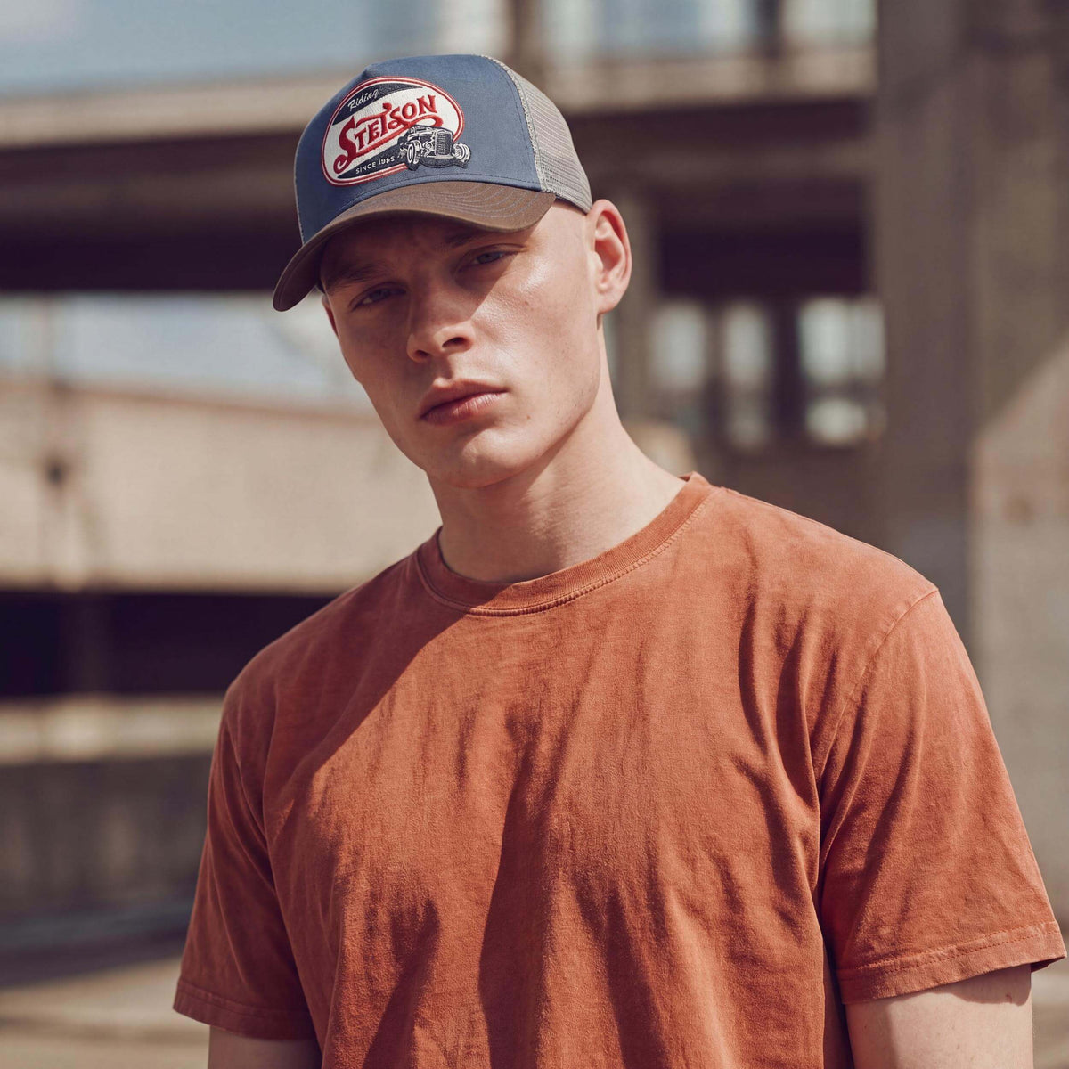 bruin-blauw (mannelijk model Justin Mappex)