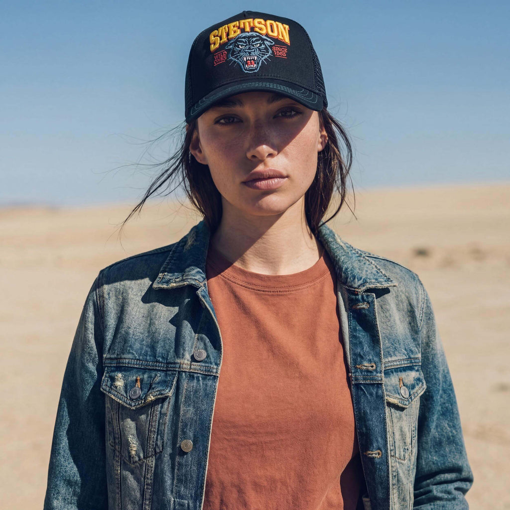 schwarz (female-model Natalie Polino)