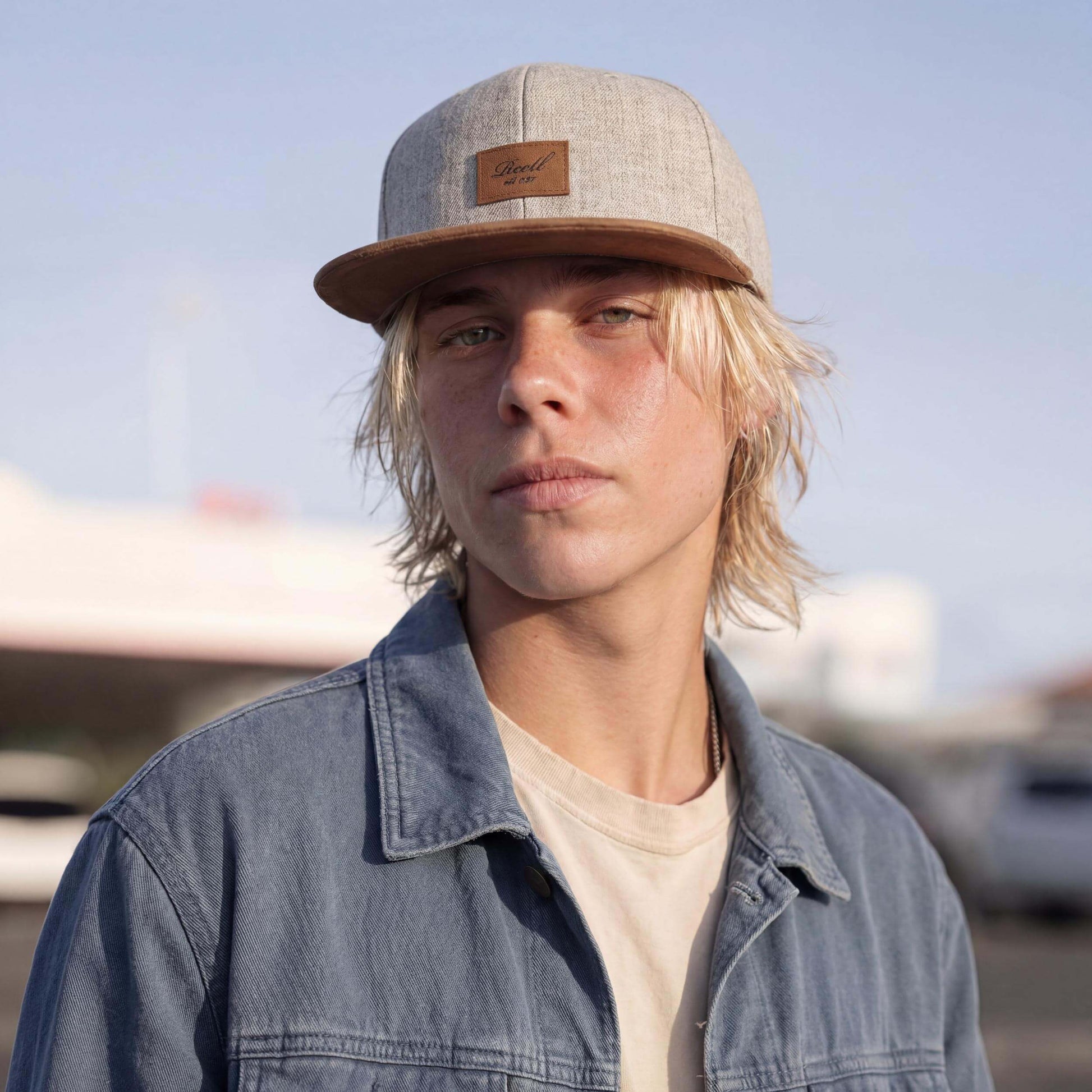 hellgrau (male-model Mike Anderson)