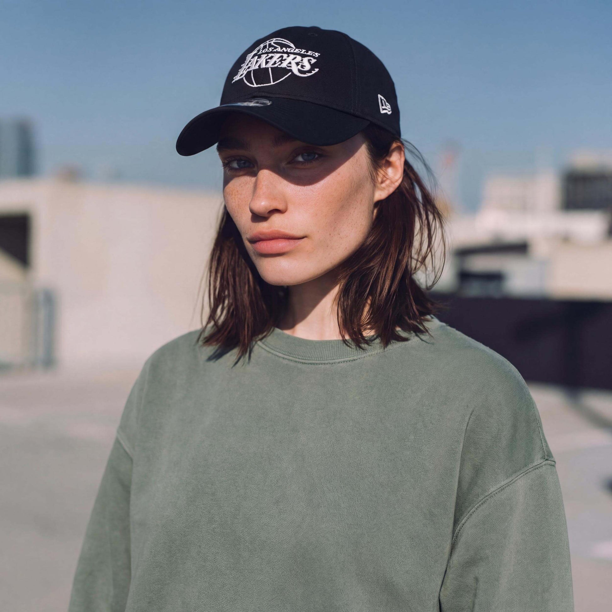 schwarz (female-model Monique Iverson)