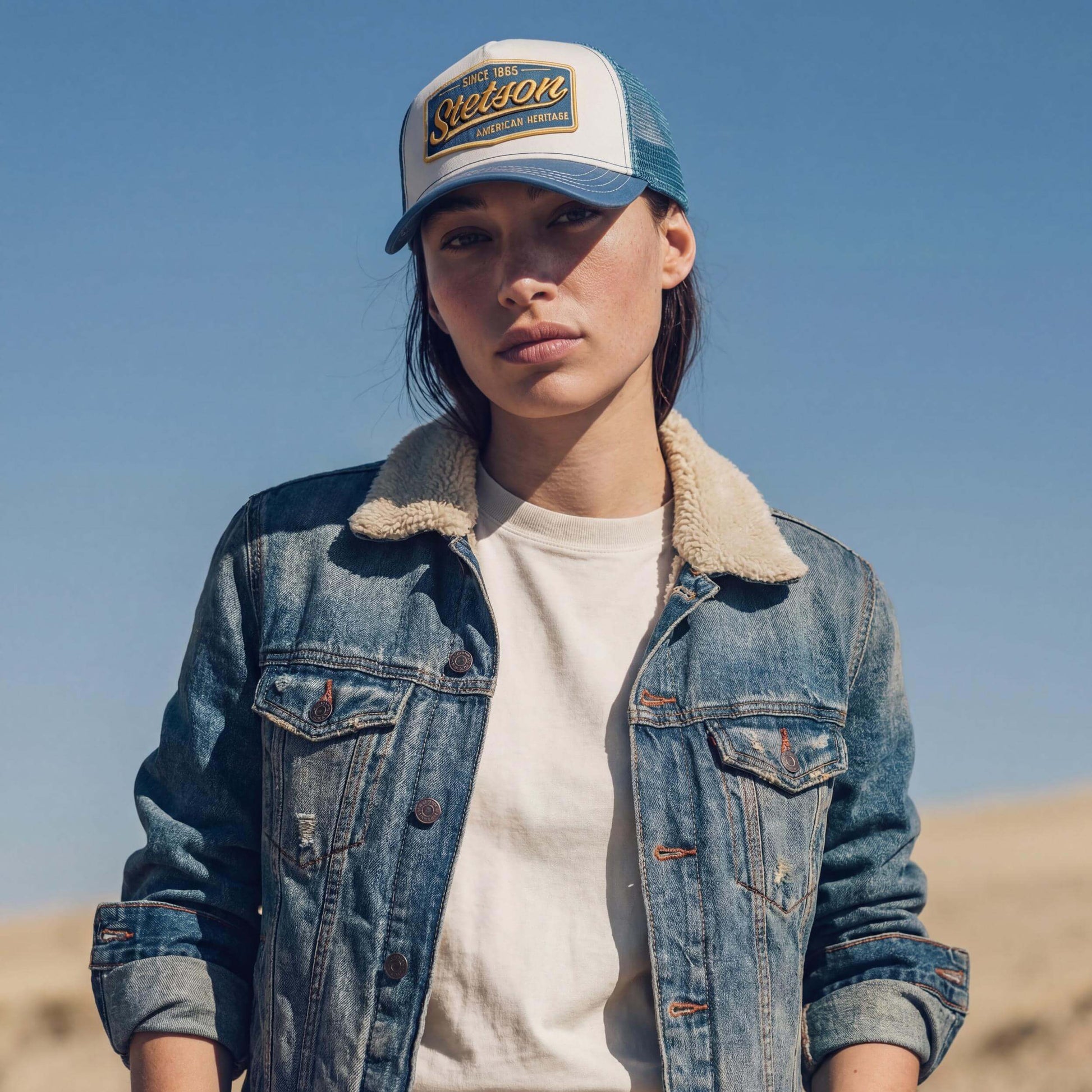 blau (female-model Ricci Amber)