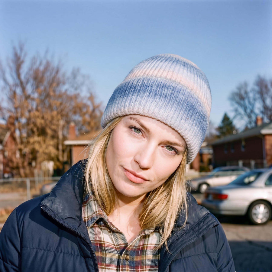 blau (female-model)