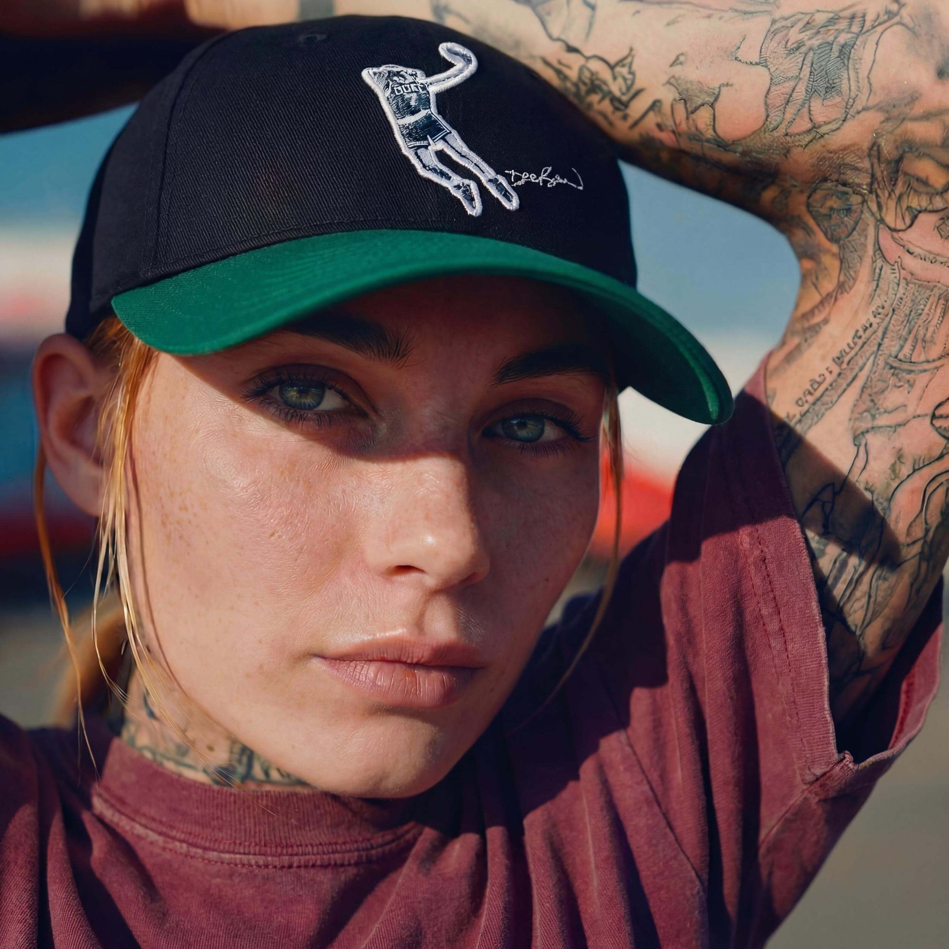 schwarz-grün (female-model Sabrina Sanchez)