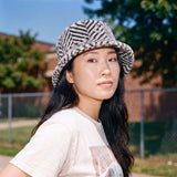 grau (female-model)