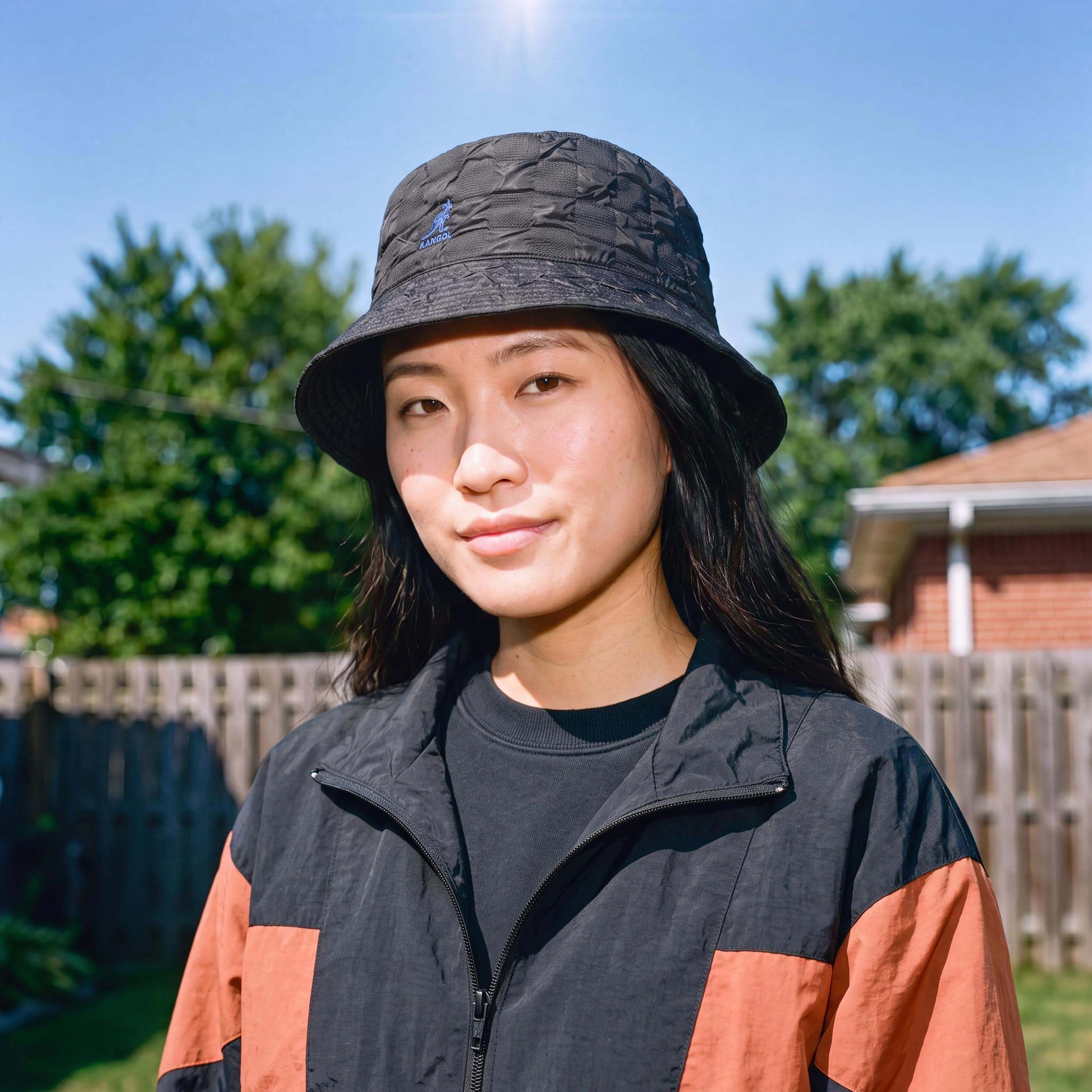 schwarz (female-model)
