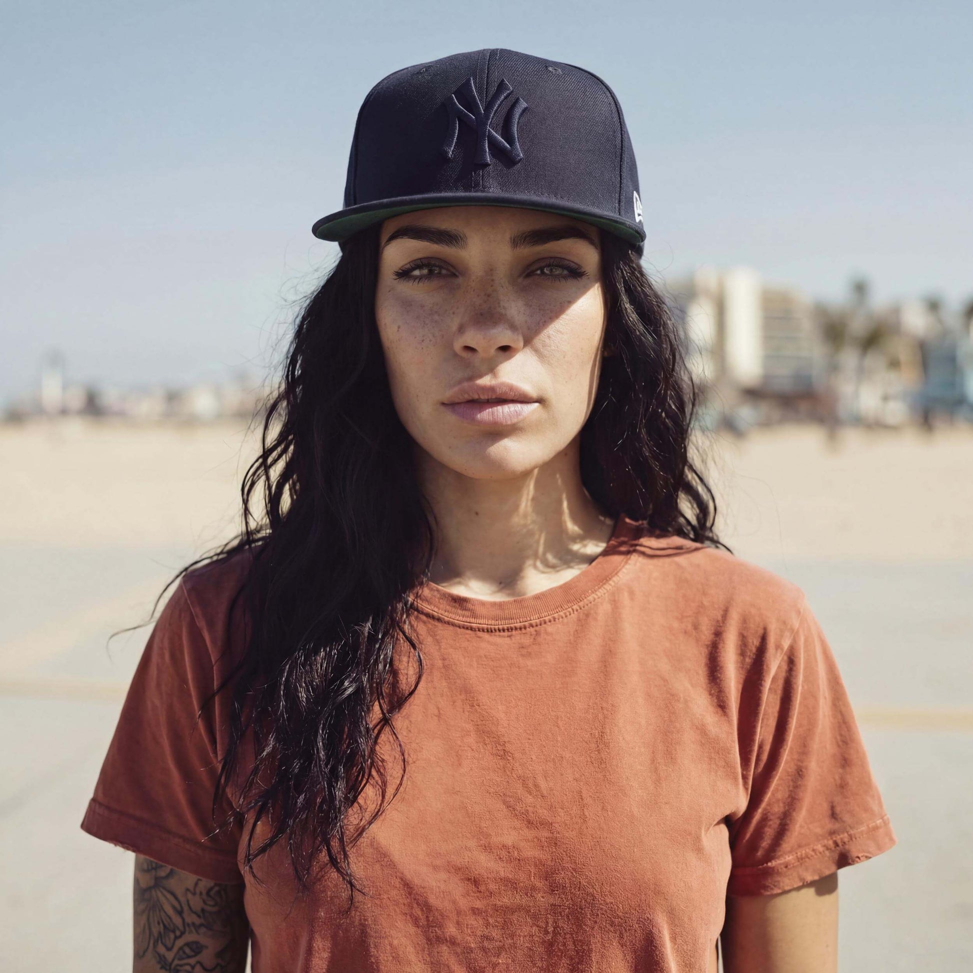 dunkelblau (female-model Alexis Newman)