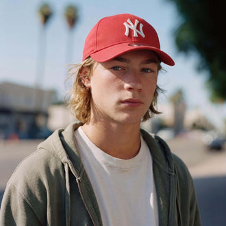 rood (mannelijk model Mike Anderson)