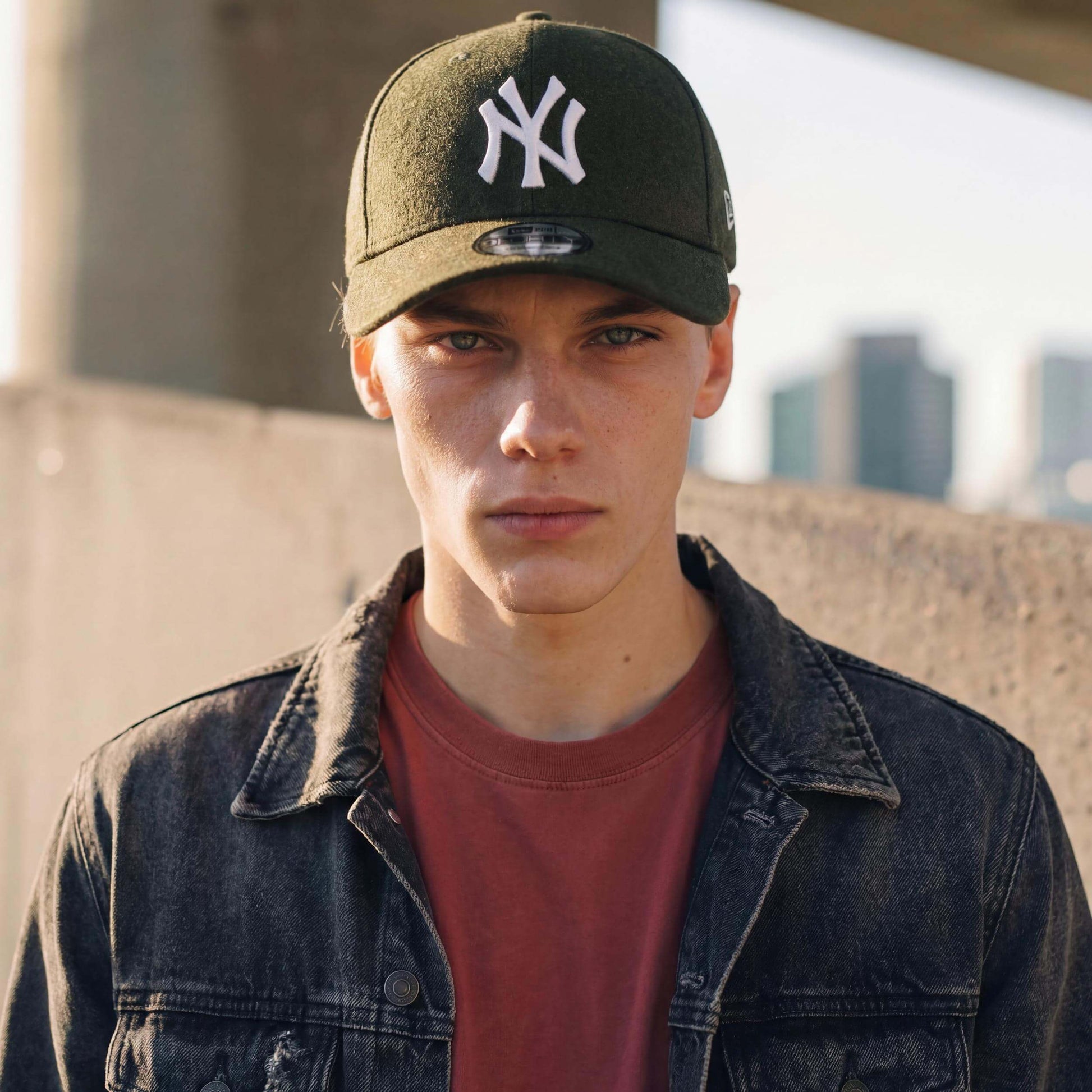 dunkelgrün (male-model Tony Cenic)