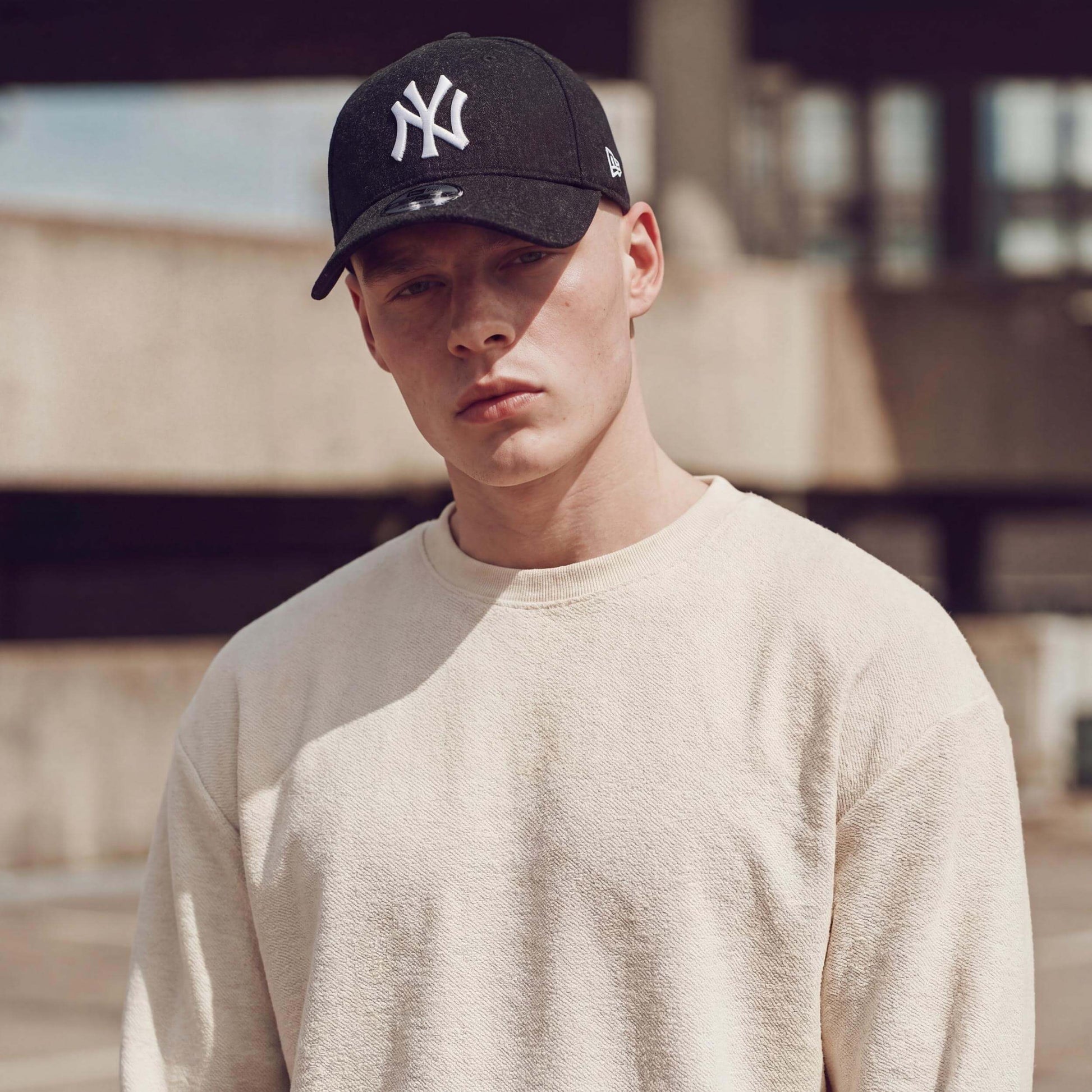 schwarz (male-model James Lavender)