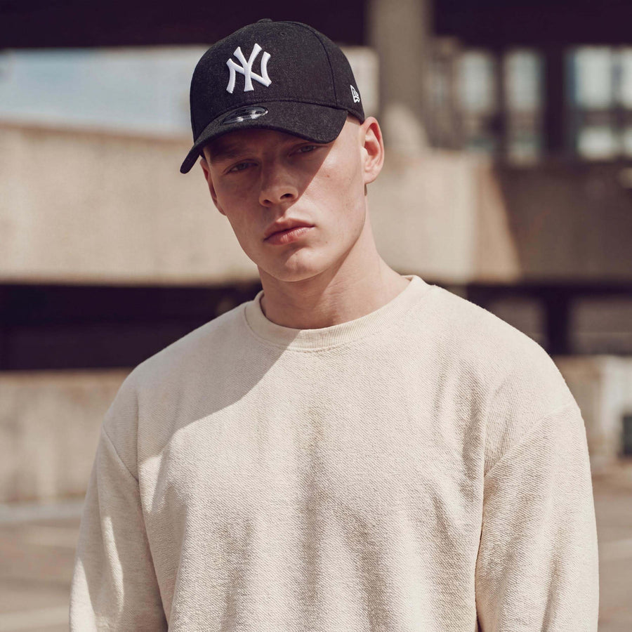 schwarz (male-model James Lavender)