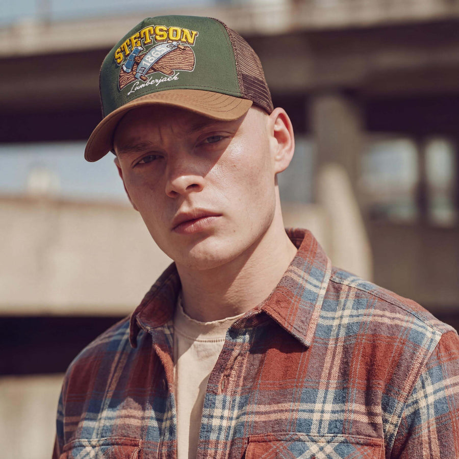 bruin (mannelijk model Luke Fermer)