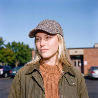 blau (female-model)