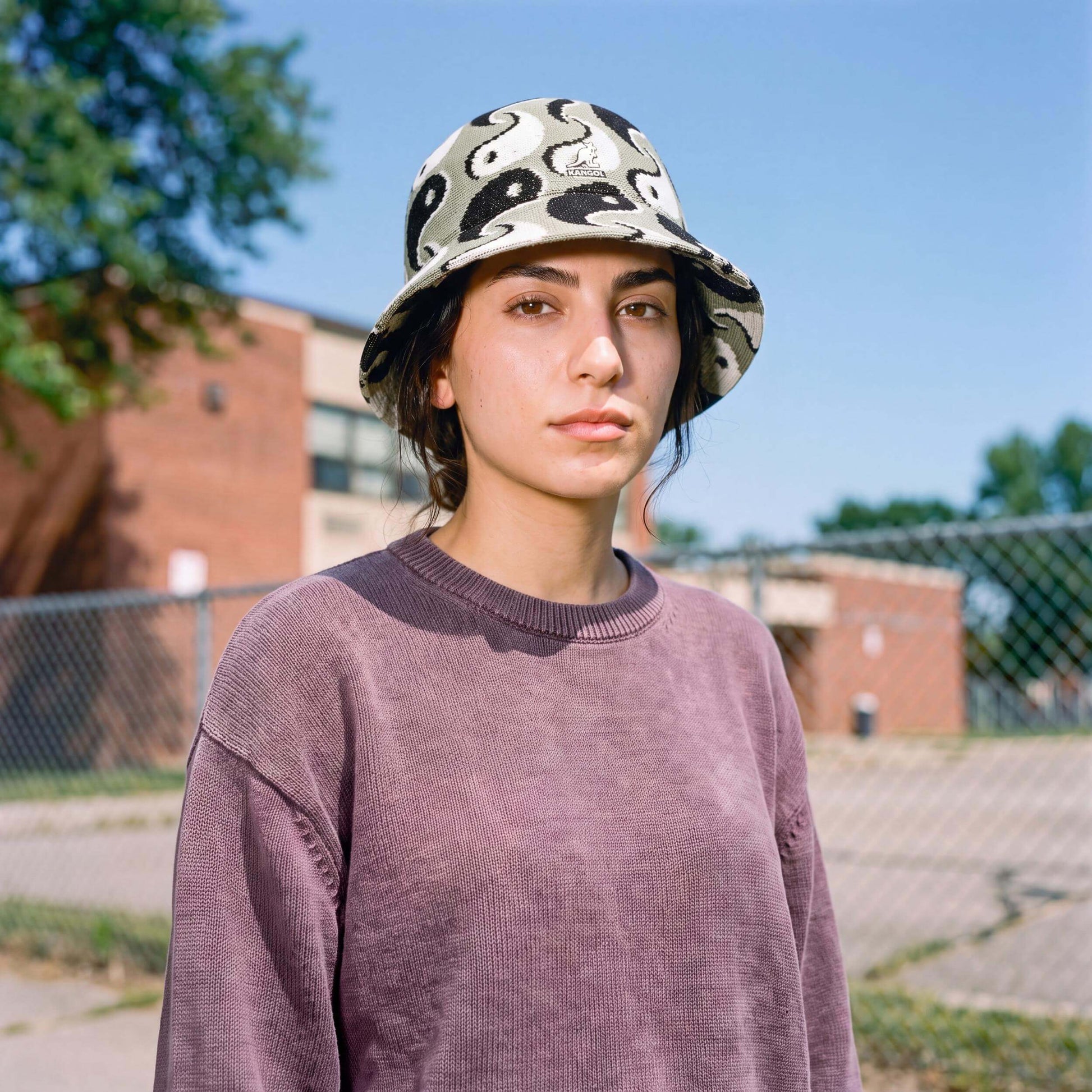 helloliv (female-model)