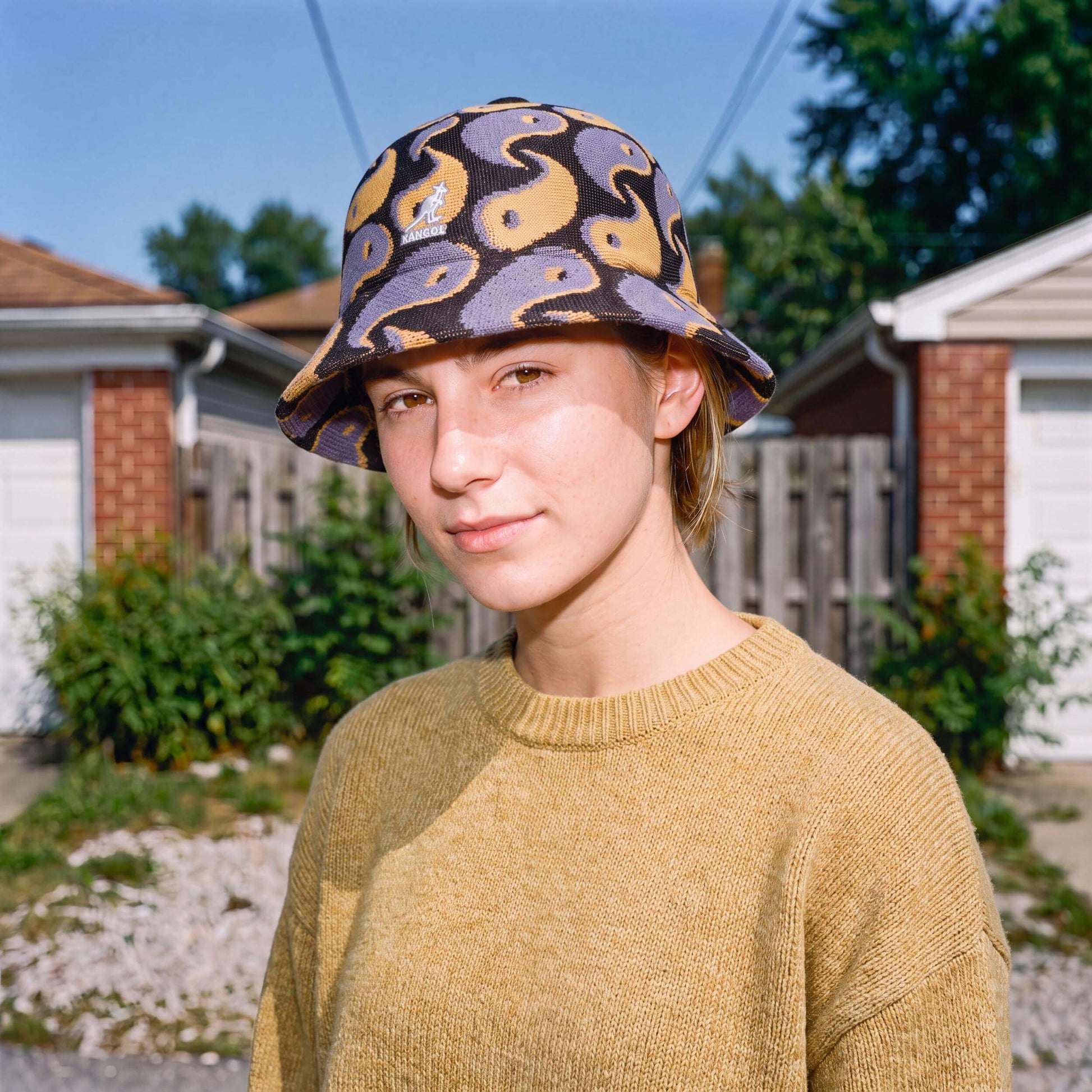gelb (female-model)