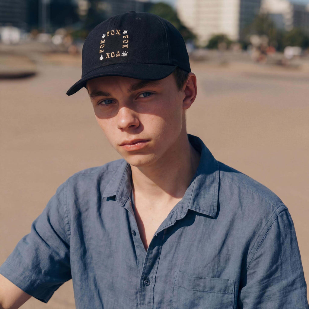 schwarz (male-model Oswald Bloom)