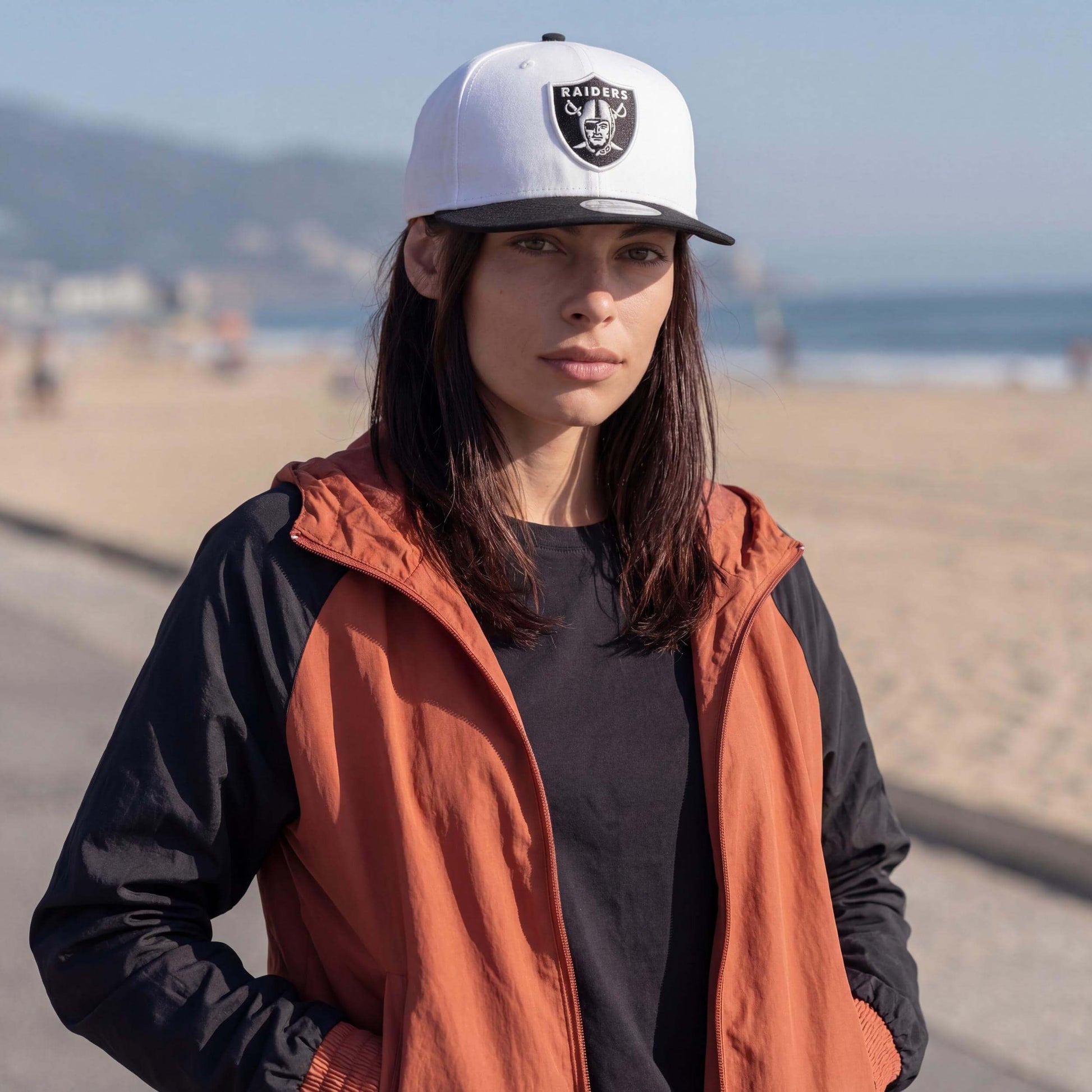 weiß-schwarz (female-model Zara Slater)