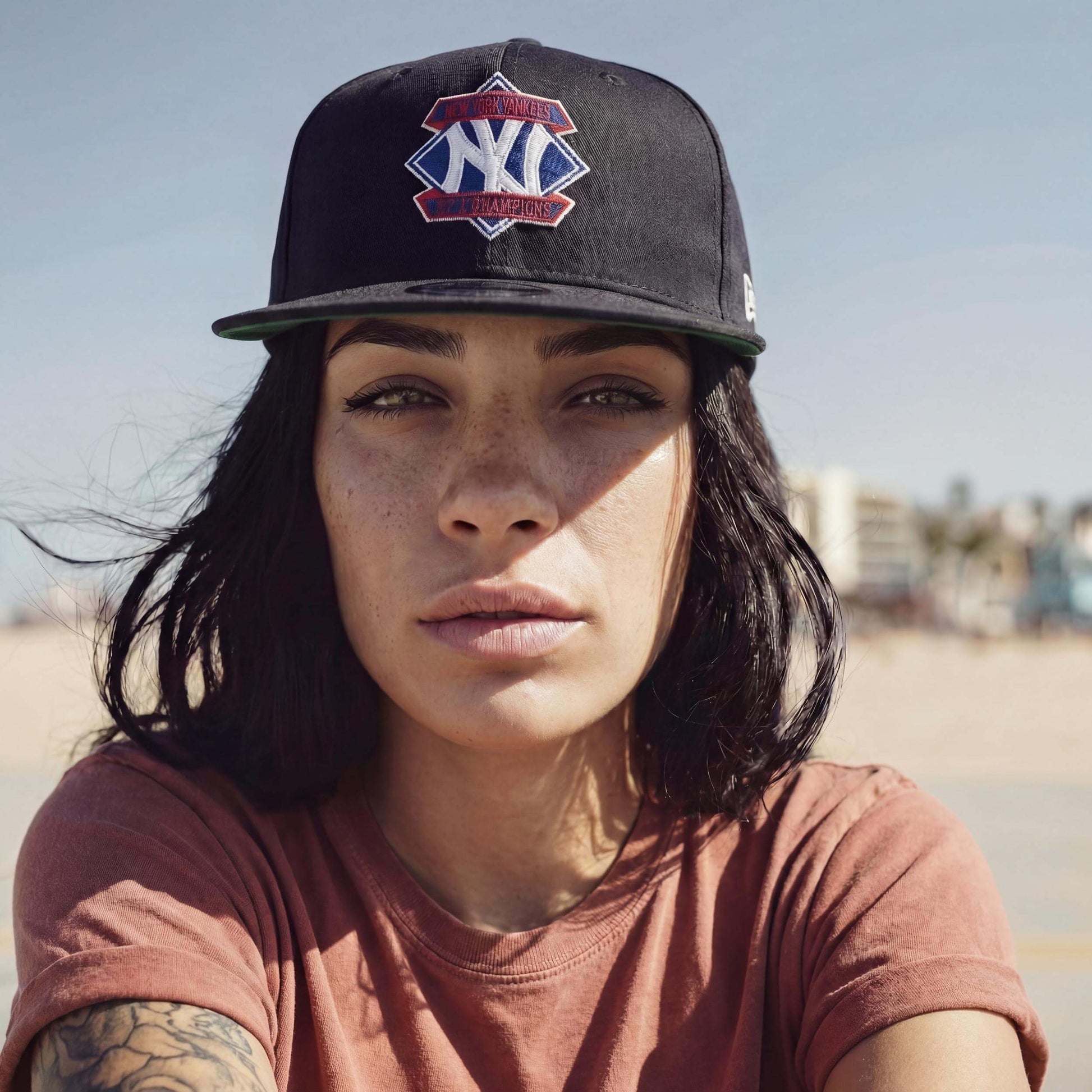 dunkelblau (female-model Monique Iverson)