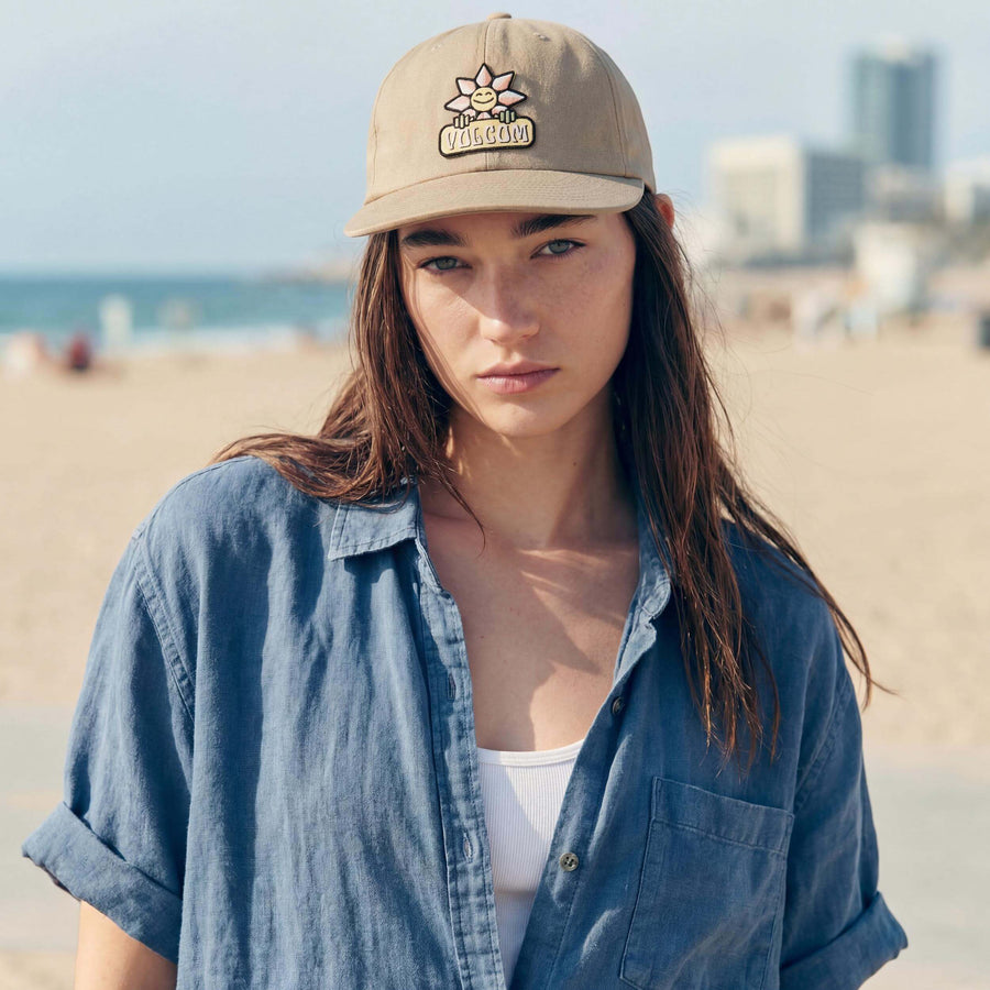 beige (female model Jessica Paulic)