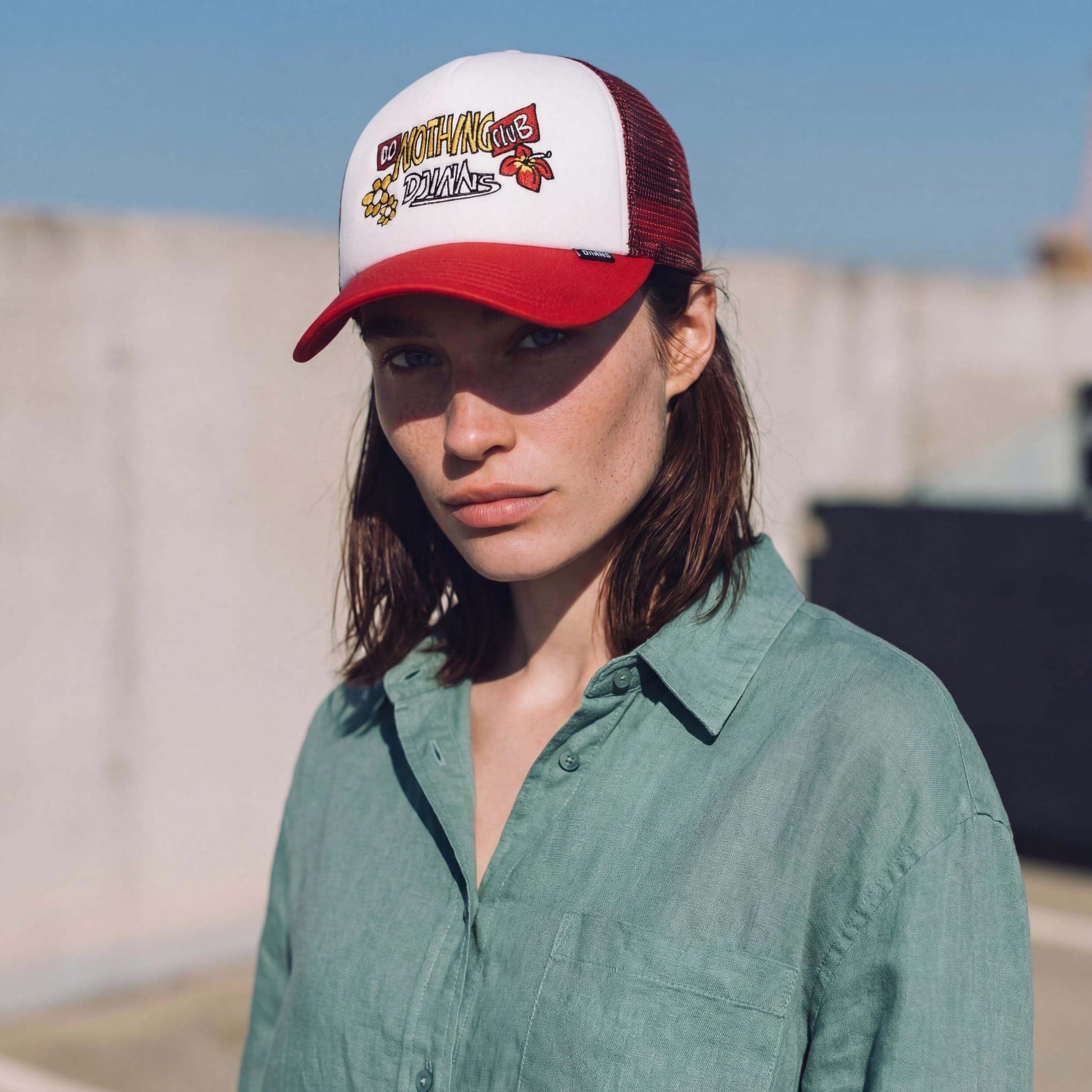 weiß-rot (female-model Monique Iverson)