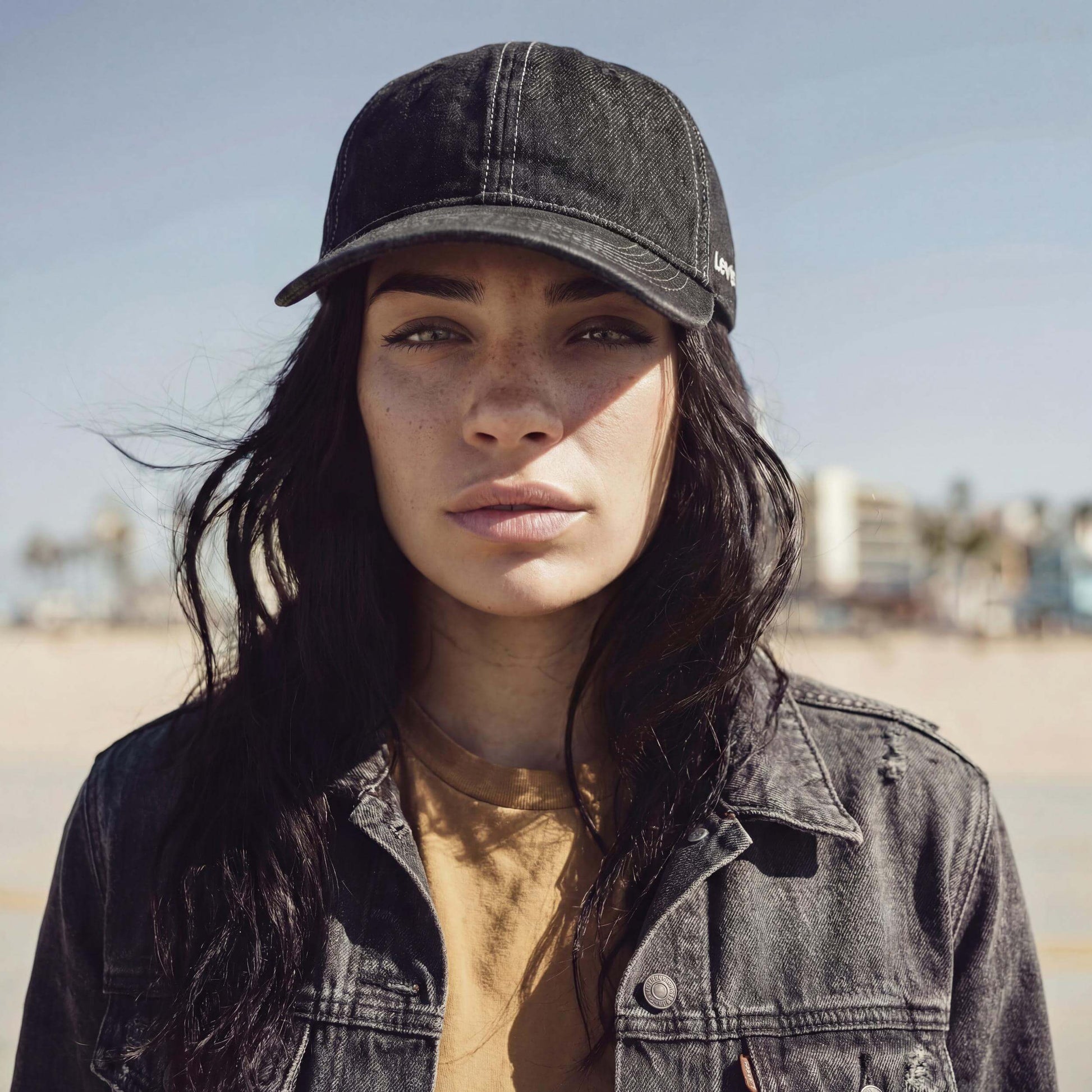 schwarz (female-model Sandra Smith)