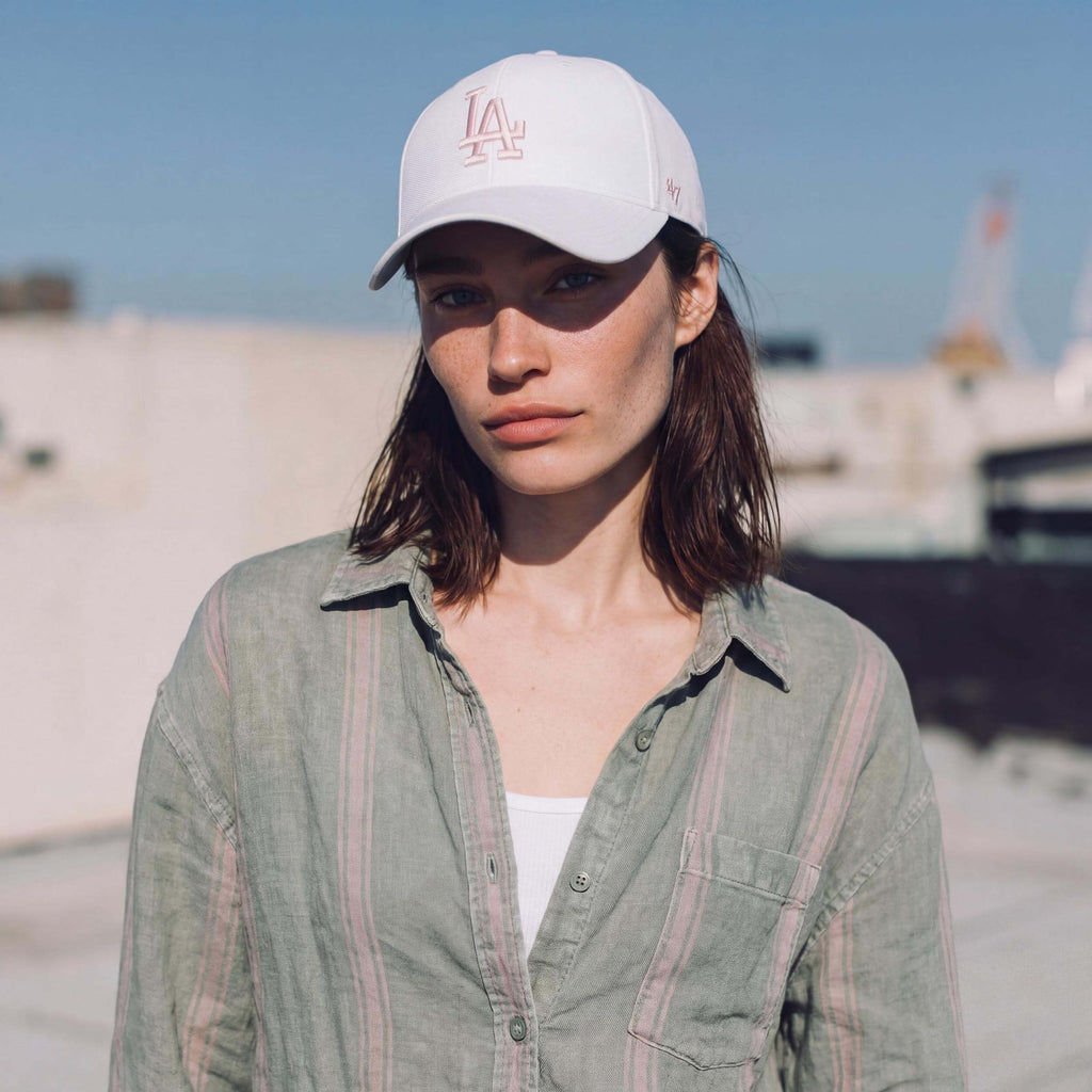 weiß (female-model Hazel Bourne)