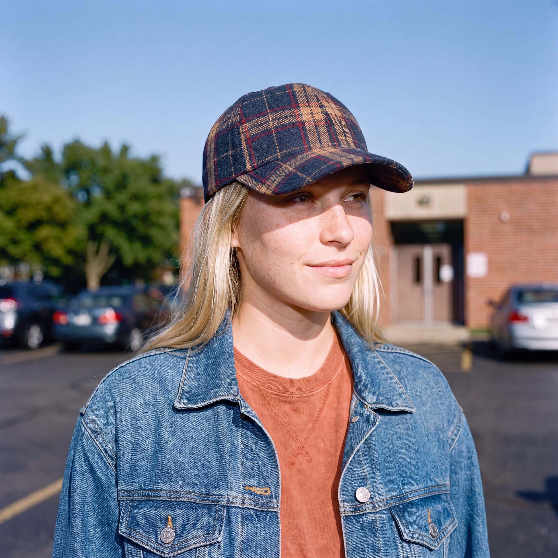 blau (female-model)