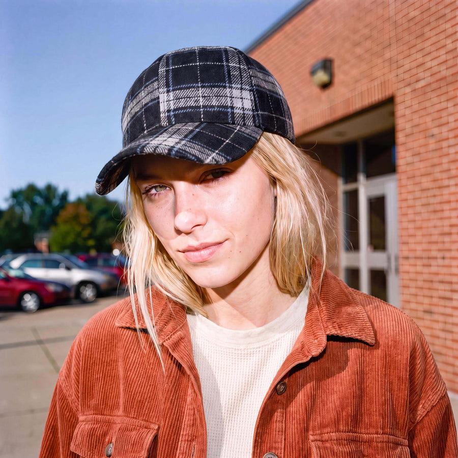 schwarz (female-model)