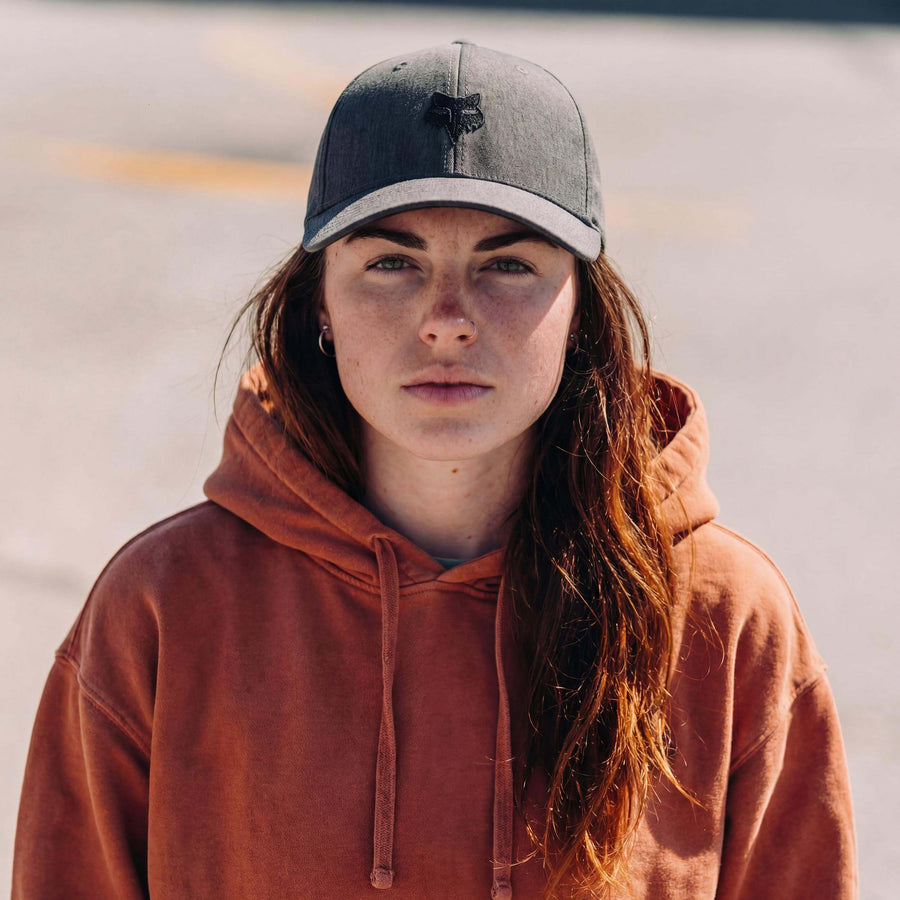 anthracite (female model Hazel Bourne)