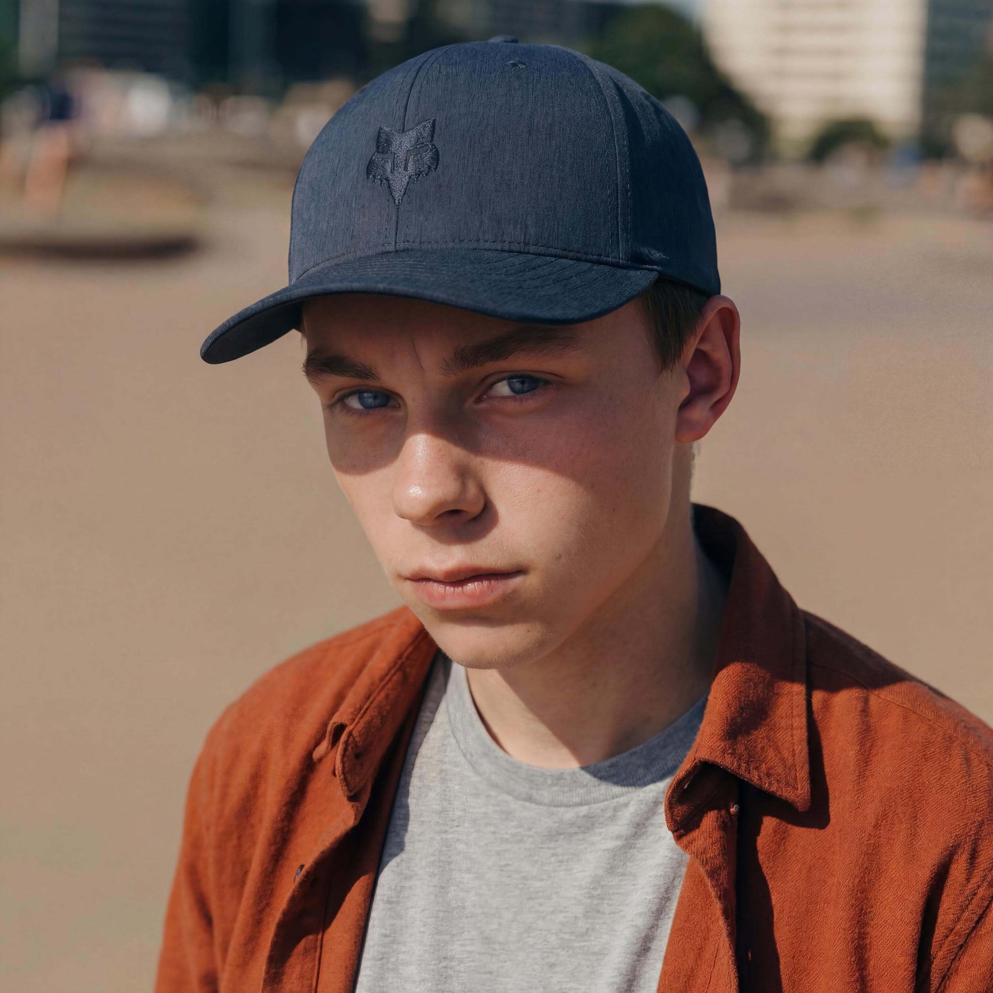 dunkelblau (male-model Tony Cenic)