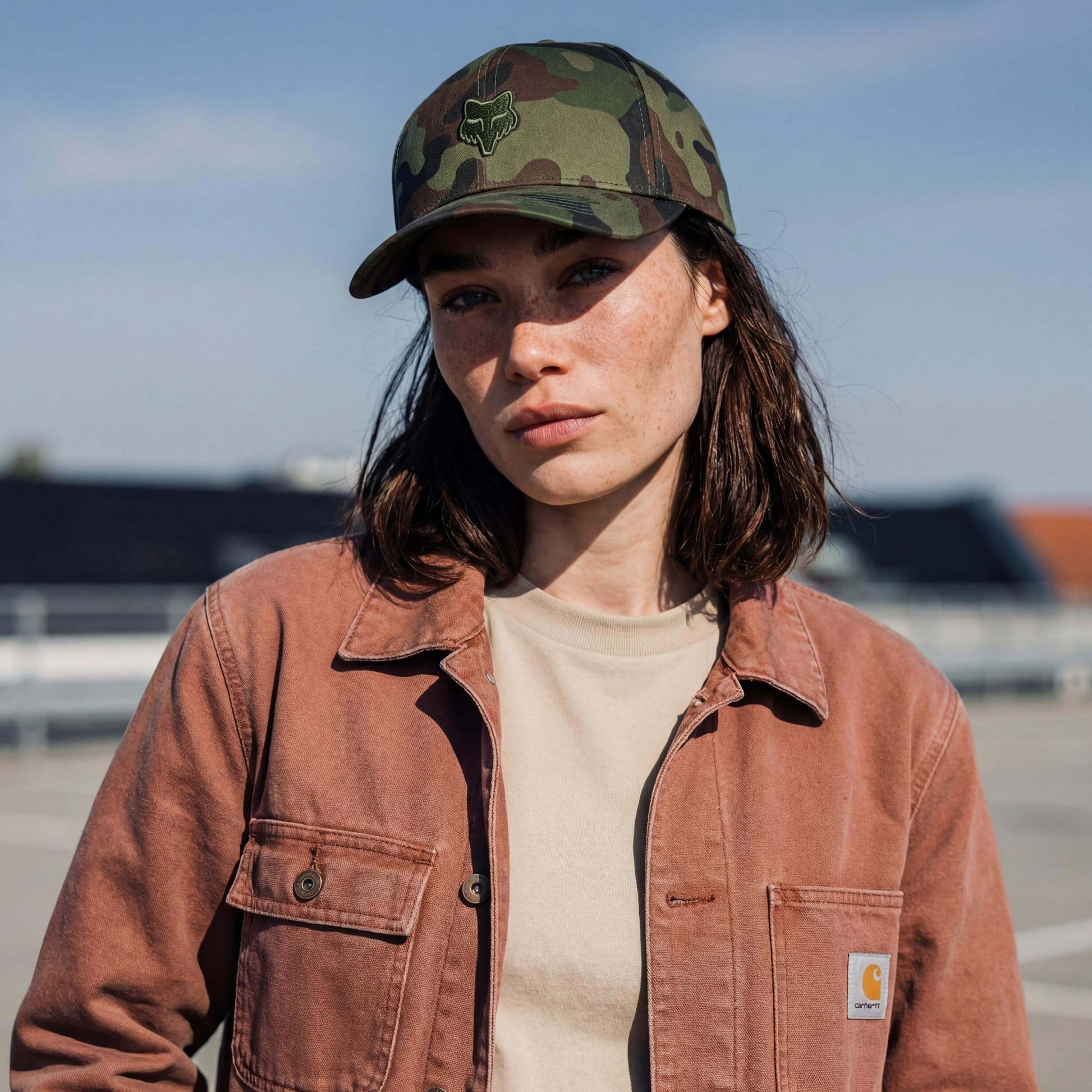 oliv (female-model Sandra Smith)