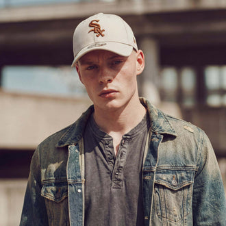 crèmewit (mannelijk model Tony Cenic)