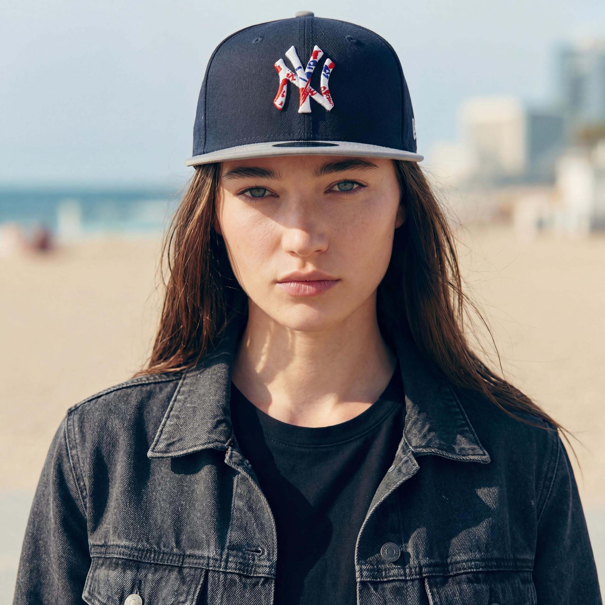 grau (female-model Hazel Bourne)