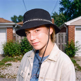 schwarz (female-model)