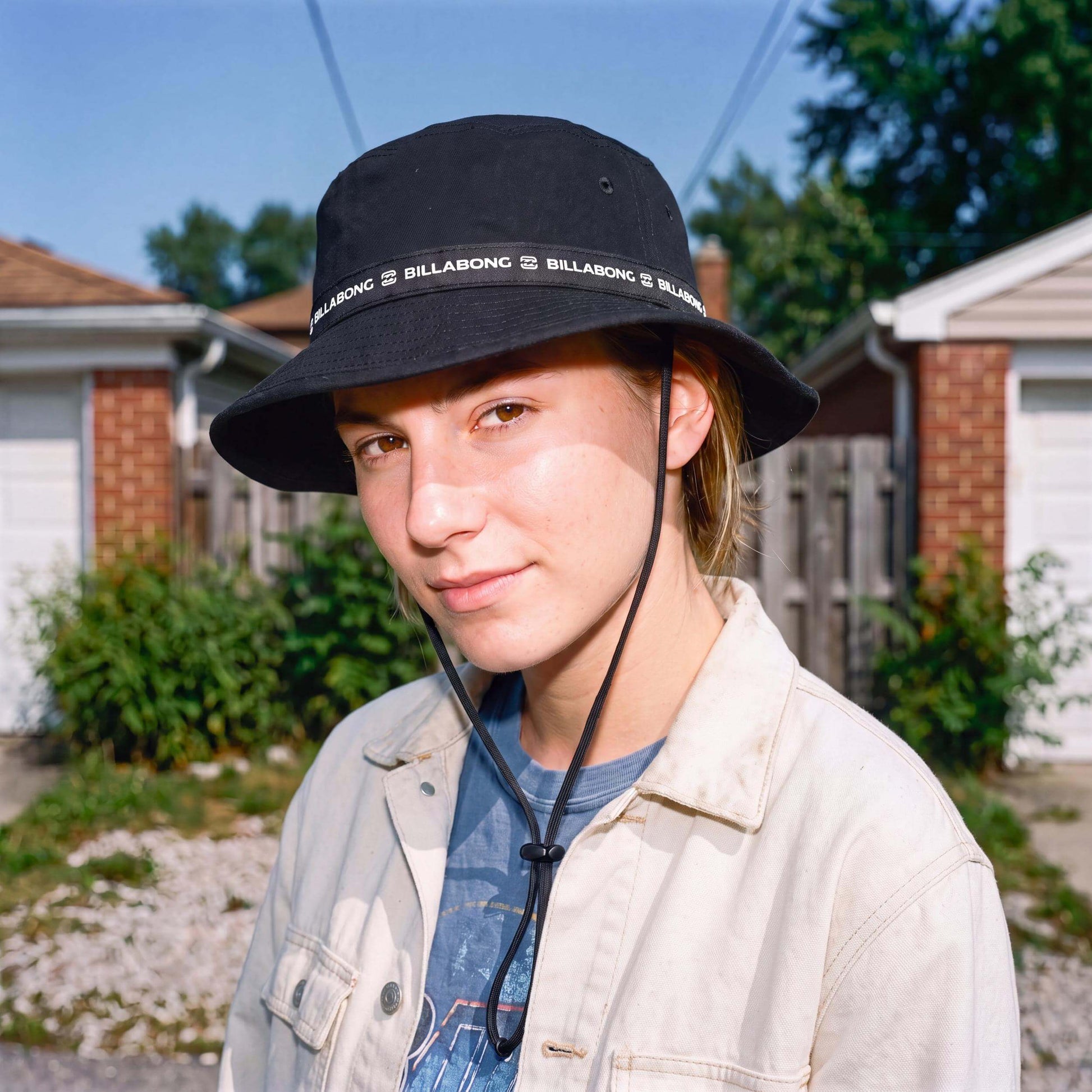 schwarz (female-model)
