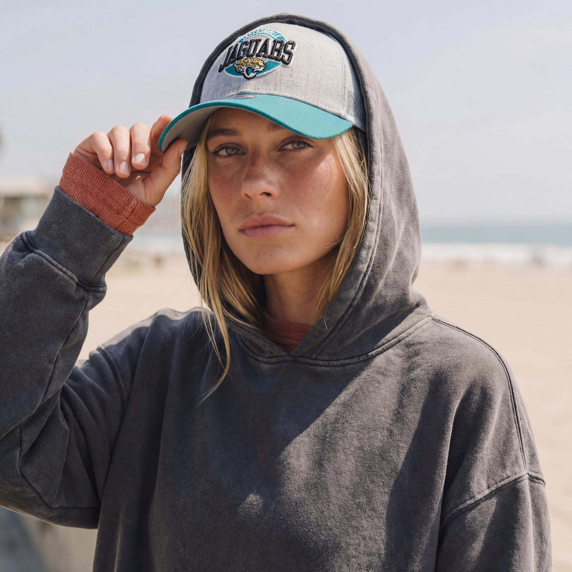 petrol (female-model Bec Rabanne)