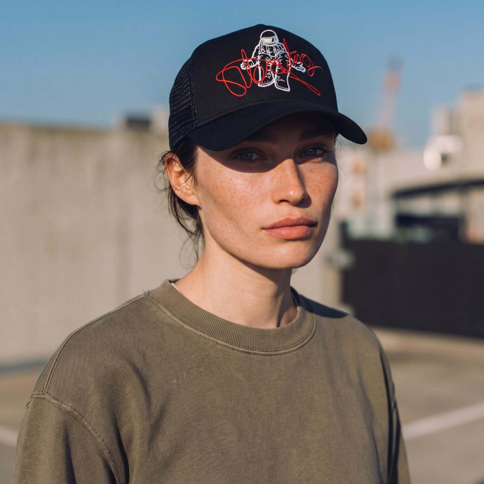 schwarz (female-model Hazel Bourne)