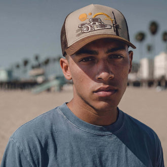 bruin (mannelijk model Serge Alvarez)