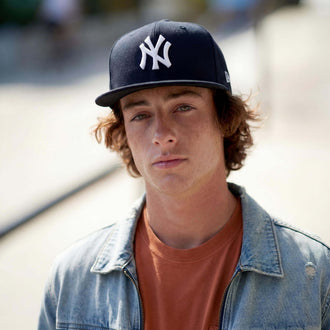 donkerblauw (mannelijk model Carl Sanchez)