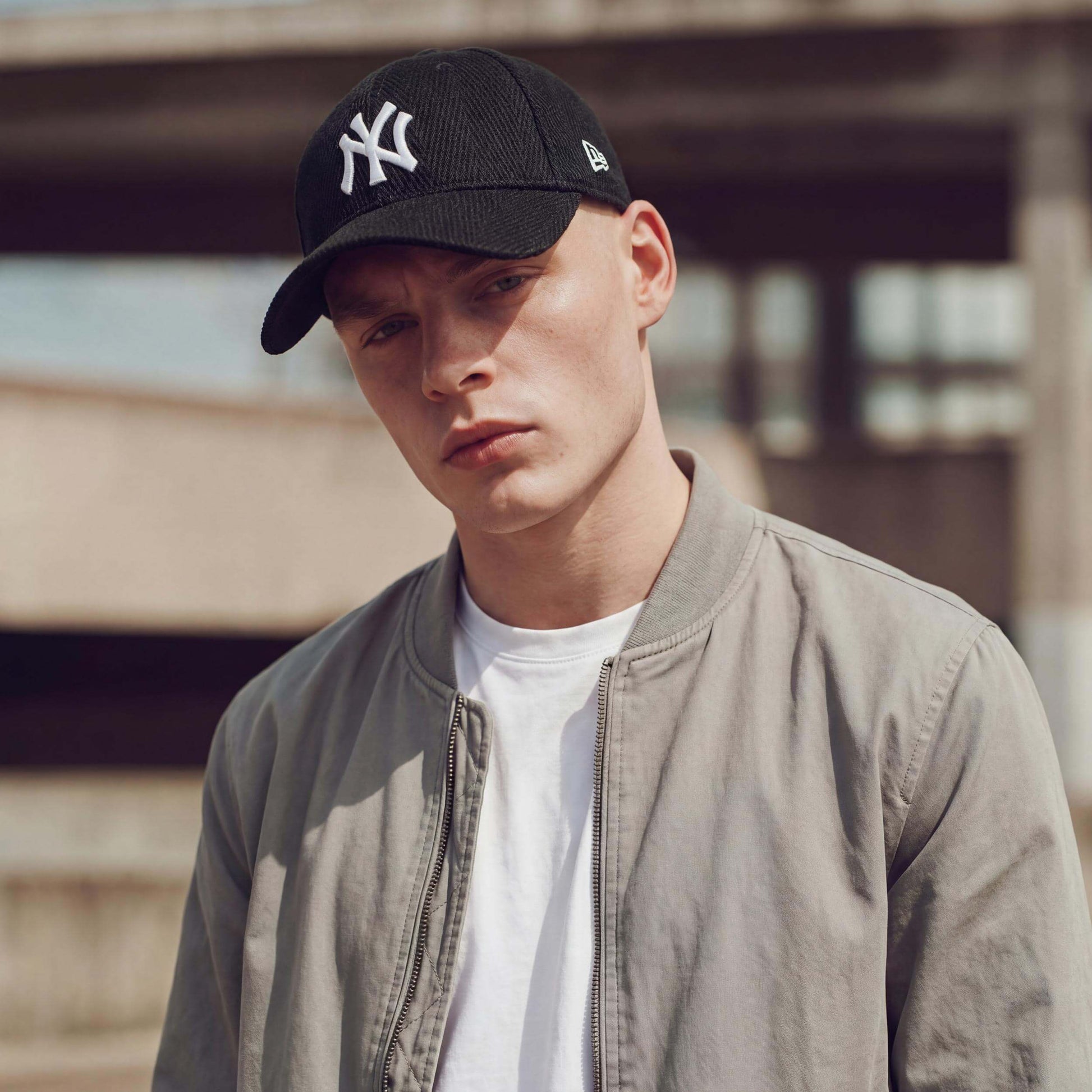 schwarz (male-model Oswald Bloom)