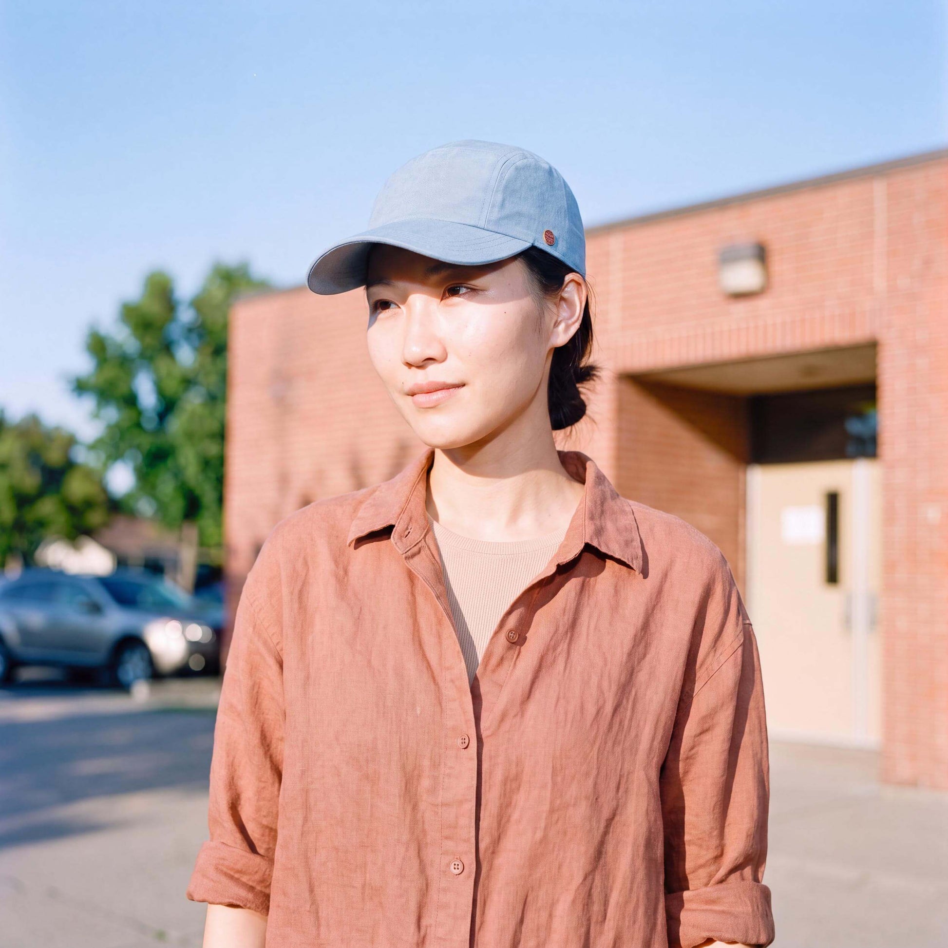 blau (female-model)
