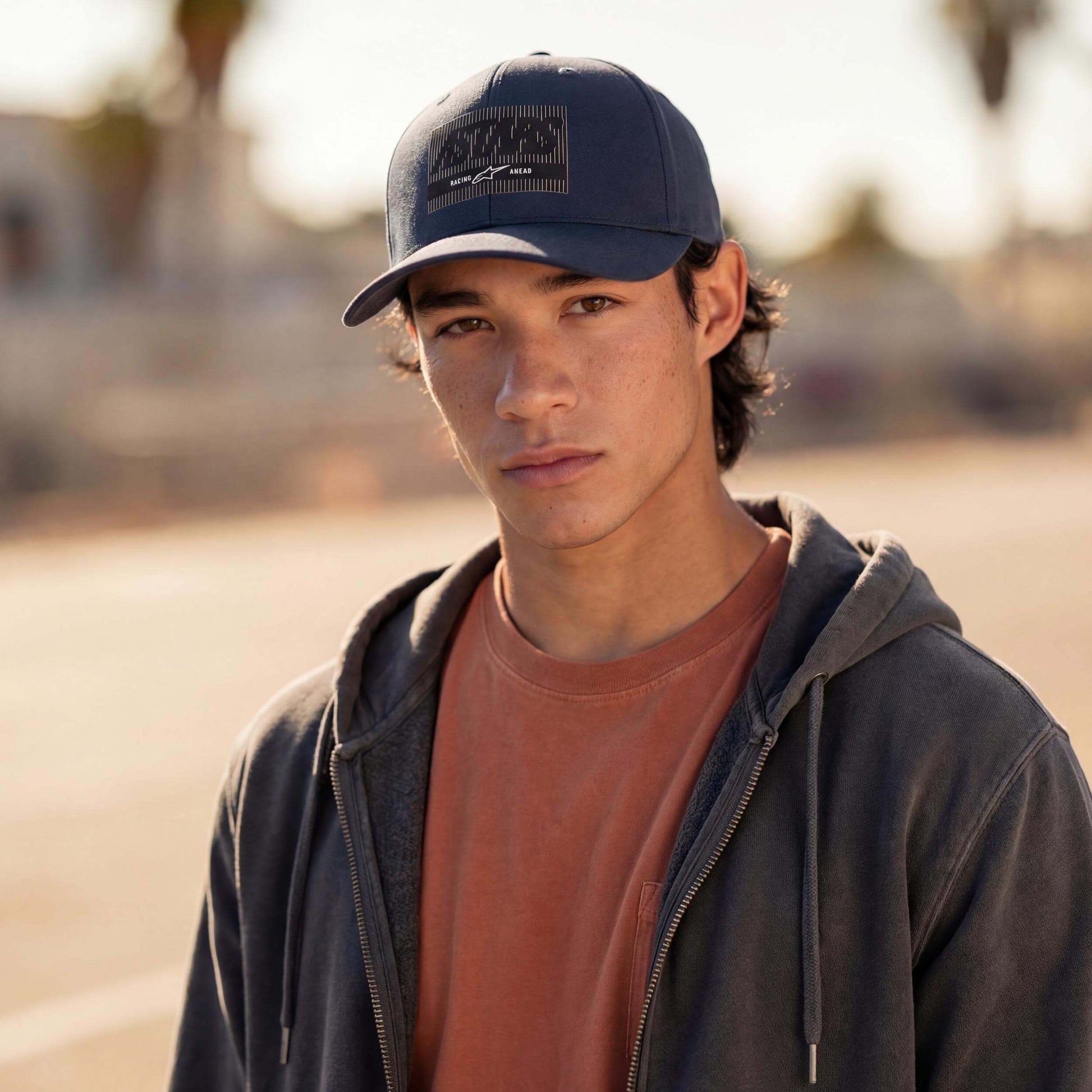 dunkelblau (male-model Jimmy Mcneal)