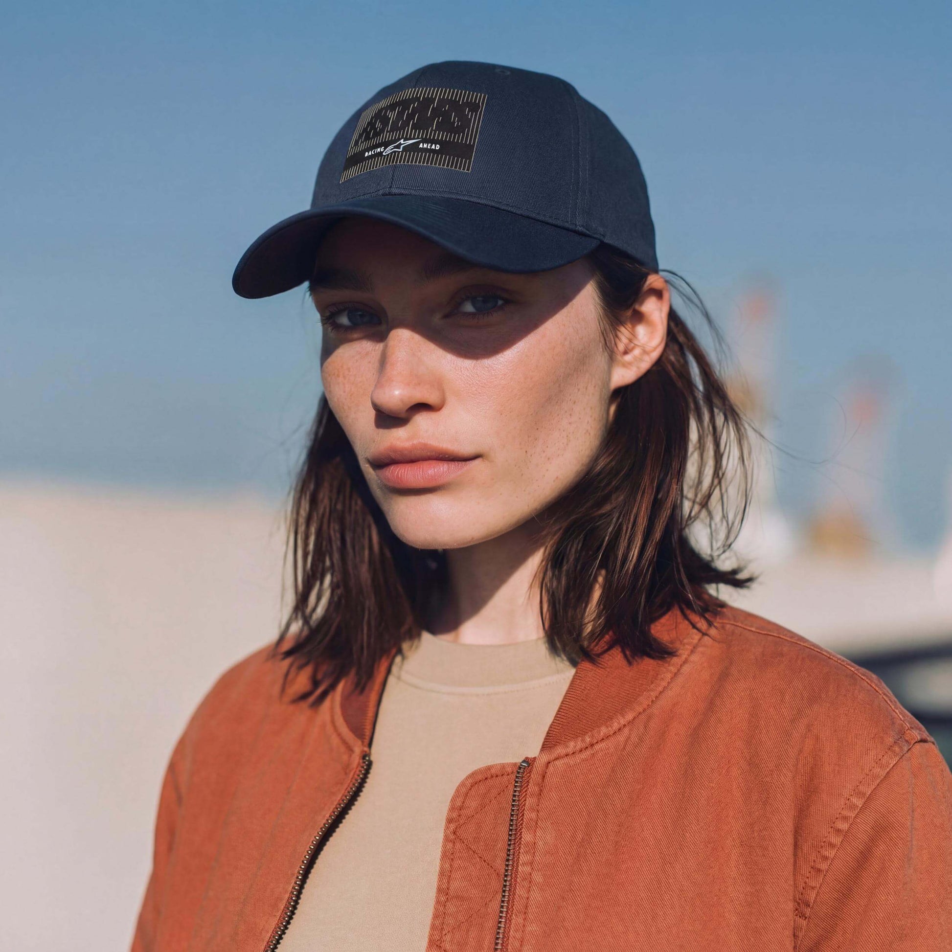 dunkelblau (female-model Hazel Bourne)